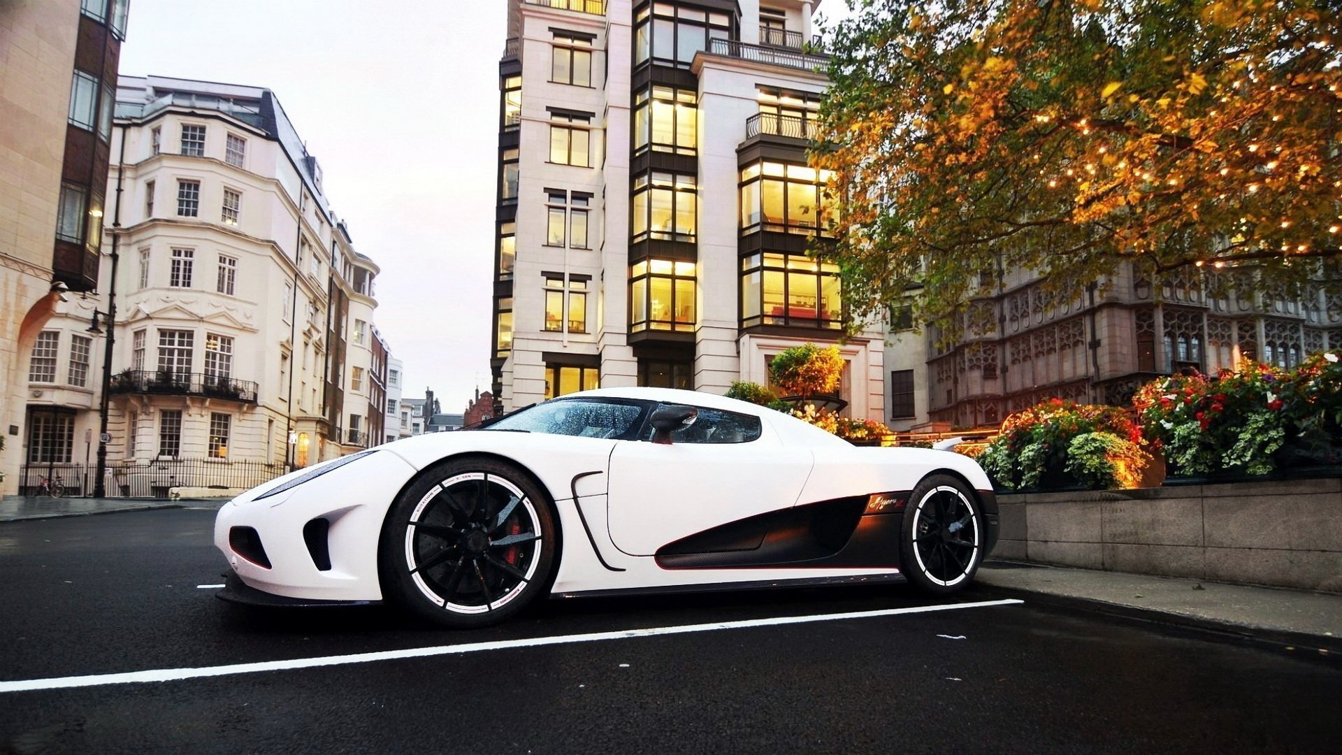 Aston Restaurant And Bar - HD Wallpaper 