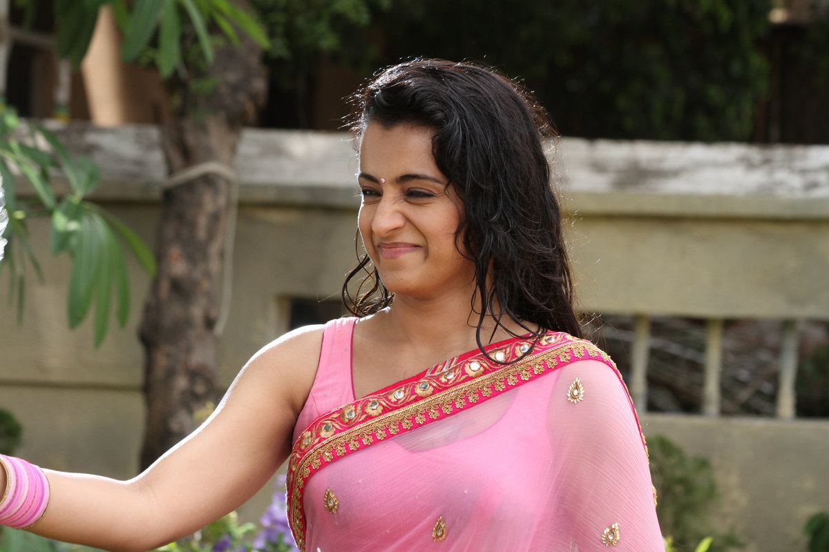 Trisha Latest Hot Hd - HD Wallpaper 