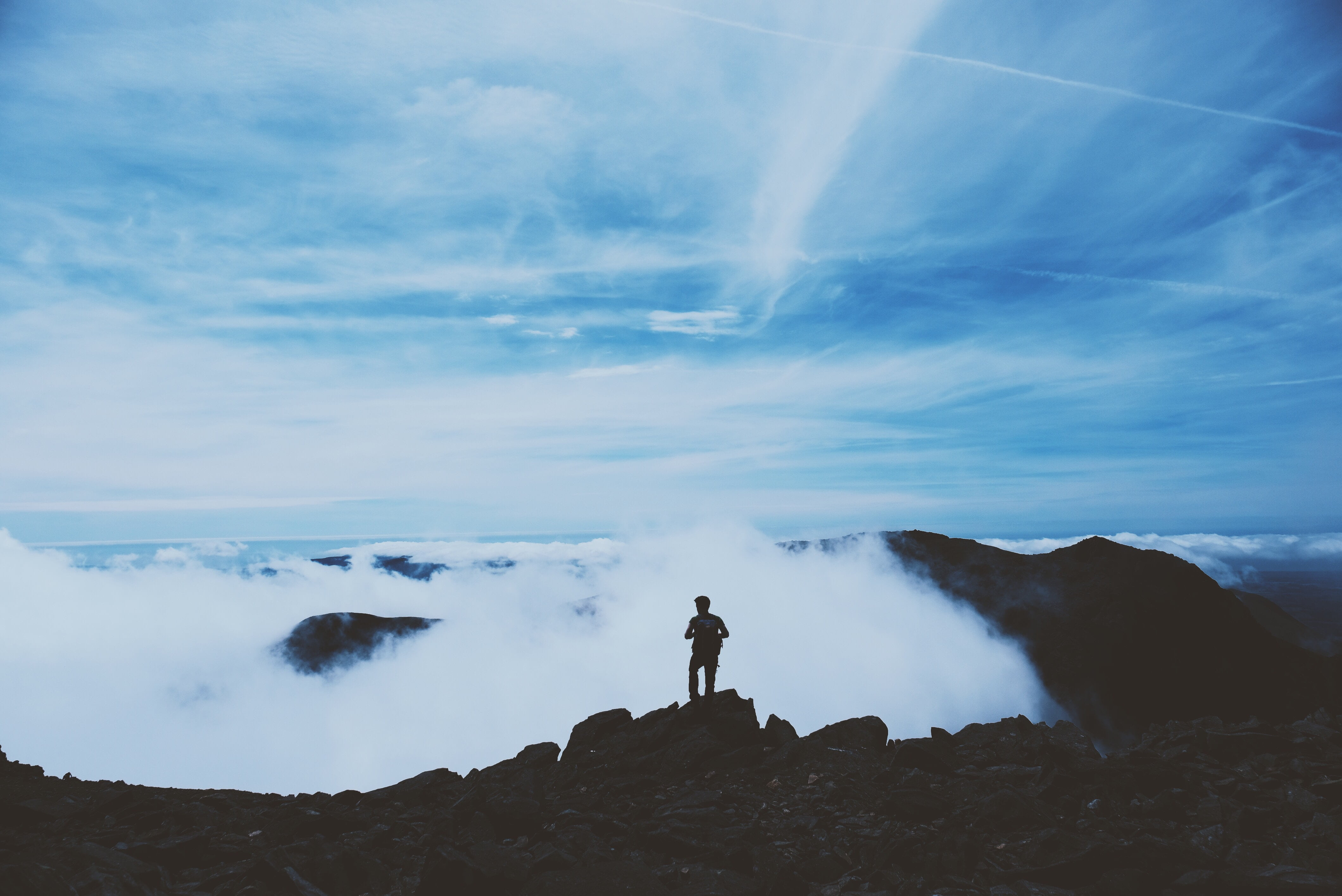 Wallpaper Man, Silhouette, Mountains, Clouds, Top - HD Wallpaper 