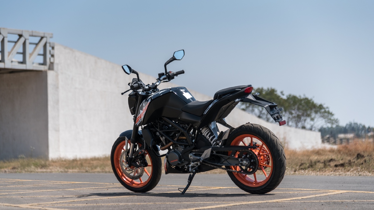 Ktm Duke 200 Black - HD Wallpaper 