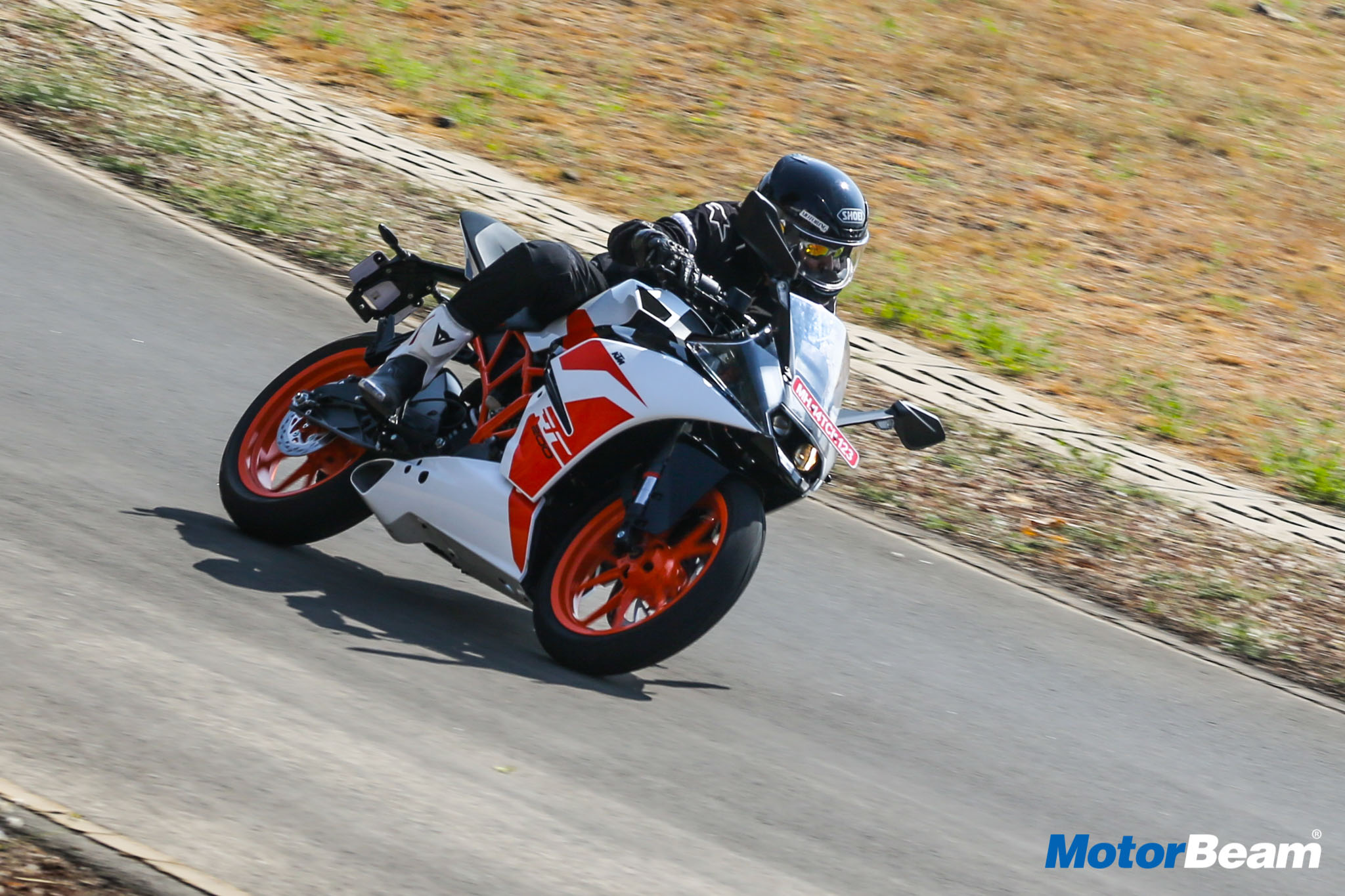 2017 Ktm Rc 200 Video Review - 2017 Ktm Rc 200 Riding - HD Wallpaper 