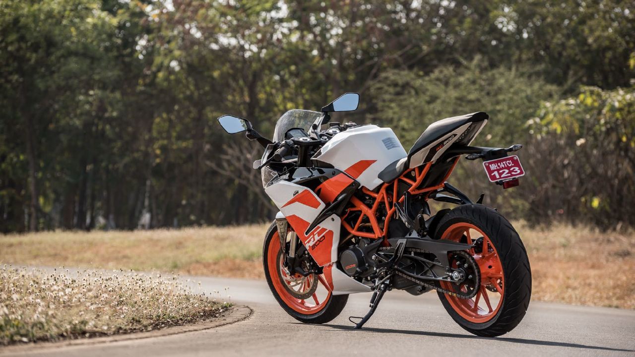 Ktm Rc 200 Rear Three-quarter Image - Motorcycle - HD Wallpaper 