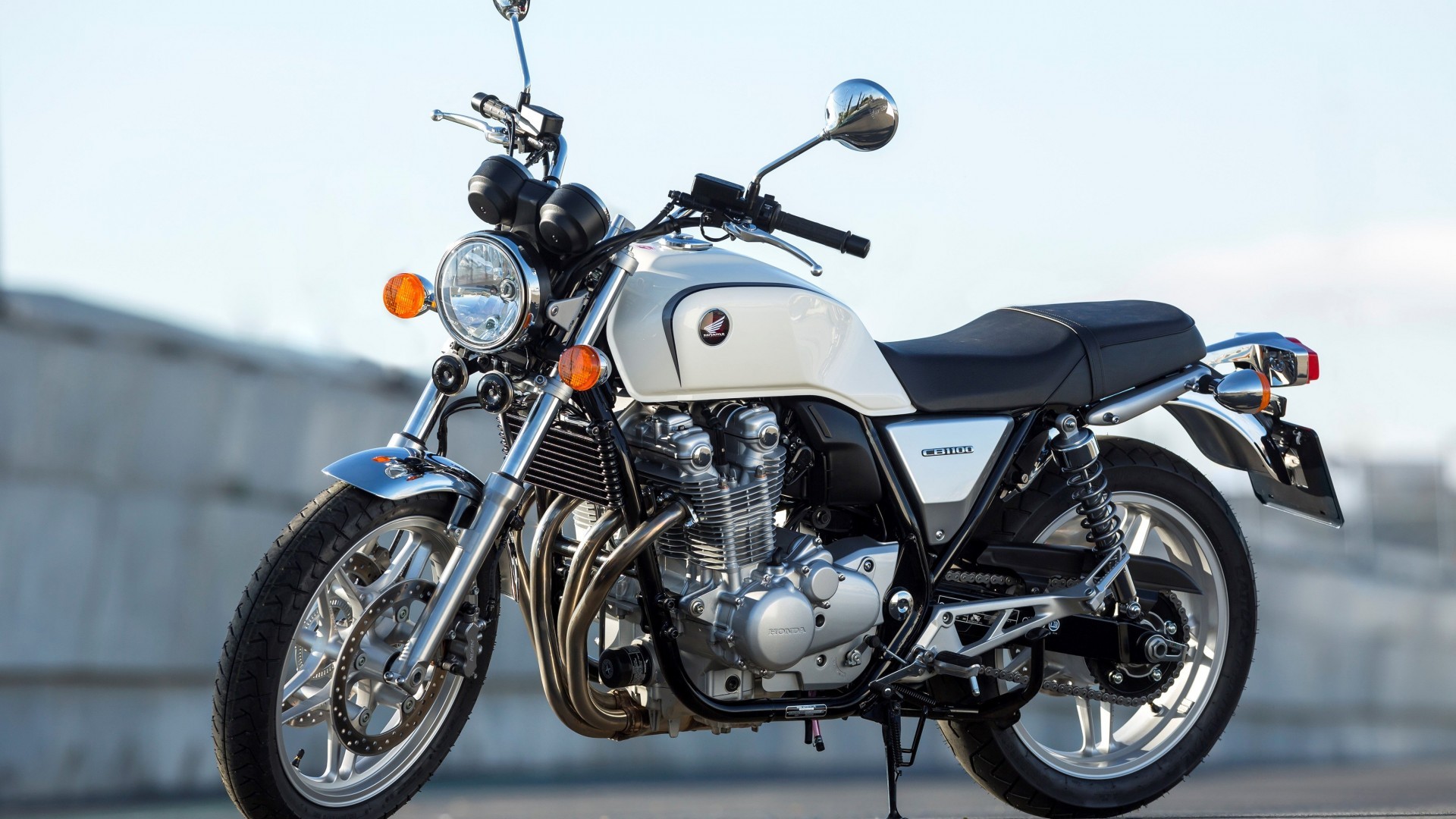 Honda Cb1100, White, Front View, Motorcycle - Honda Cb1100 White - HD Wallpaper 