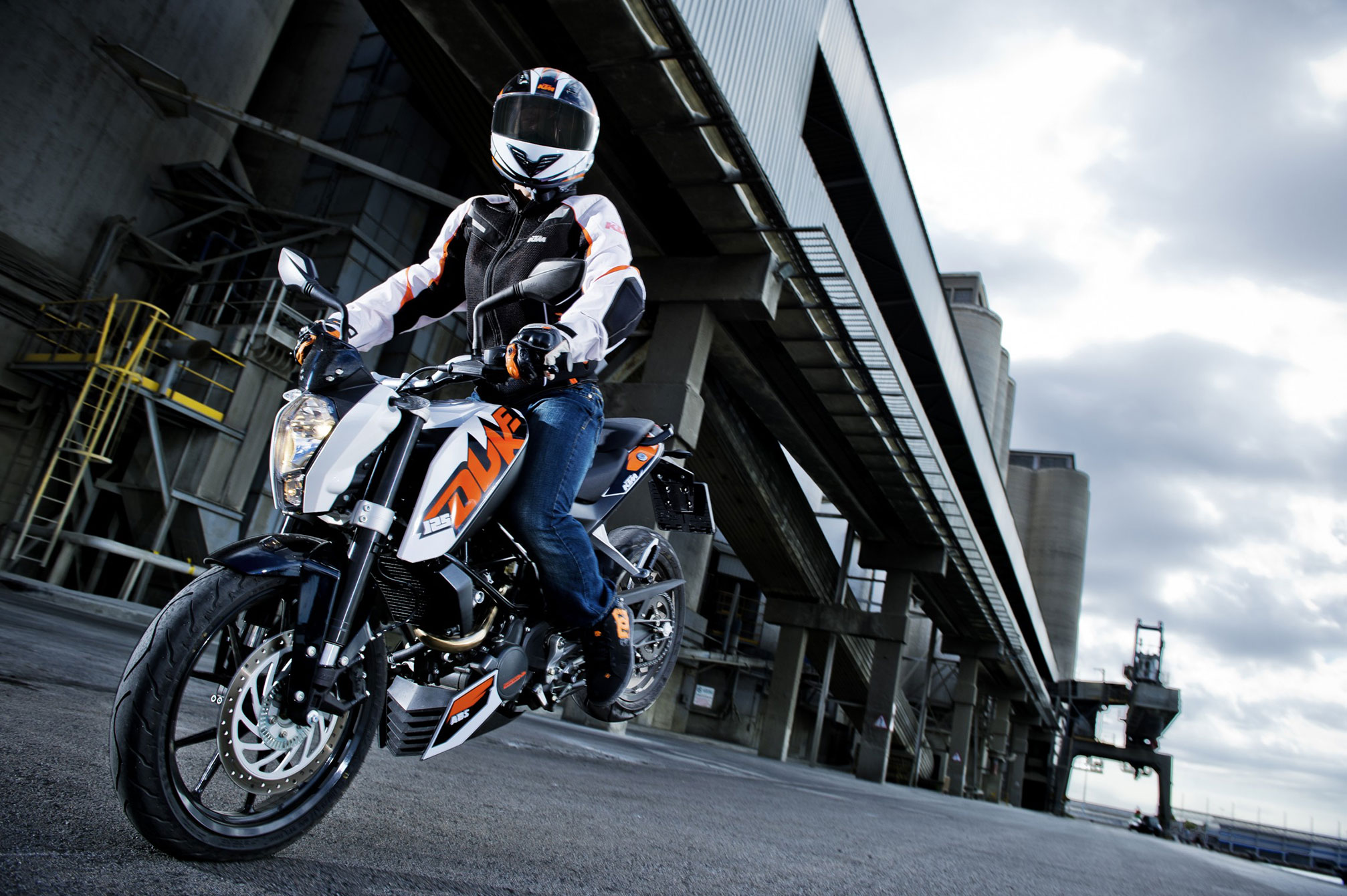 2014 Ktm 125 Duke Abs Wallpaper - Ktm Duke 125 Bike - HD Wallpaper 