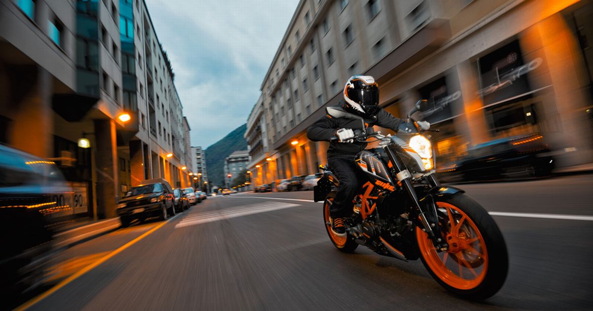 The Ktm 390 Duke In Action - Old 390 - 1200x630 Wallpaper The Ktm 390 Duke In Action - Old 390 - 1200x630 Wallpaper