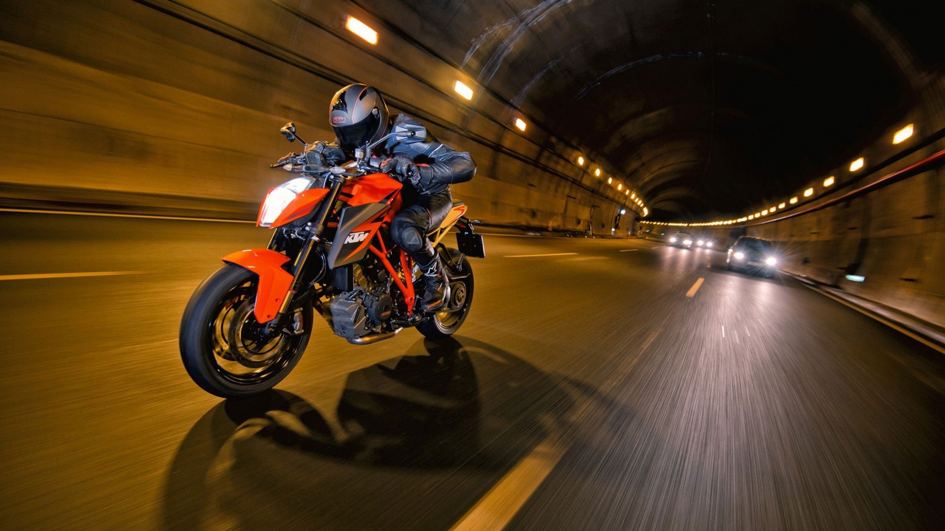 Motorcycle At Night In Tunnel - HD Wallpaper 