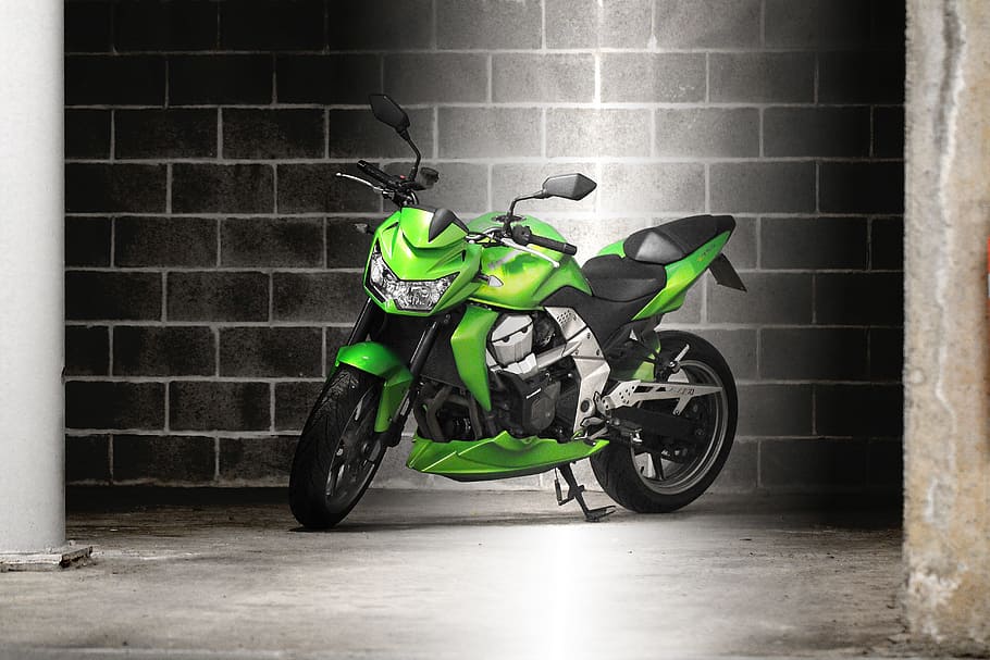 Parked Green Motorcycle Garage Kawasaki Z750 Mode Top 10 Bike Companies In World 910x607 Wallpaper Teahub Io