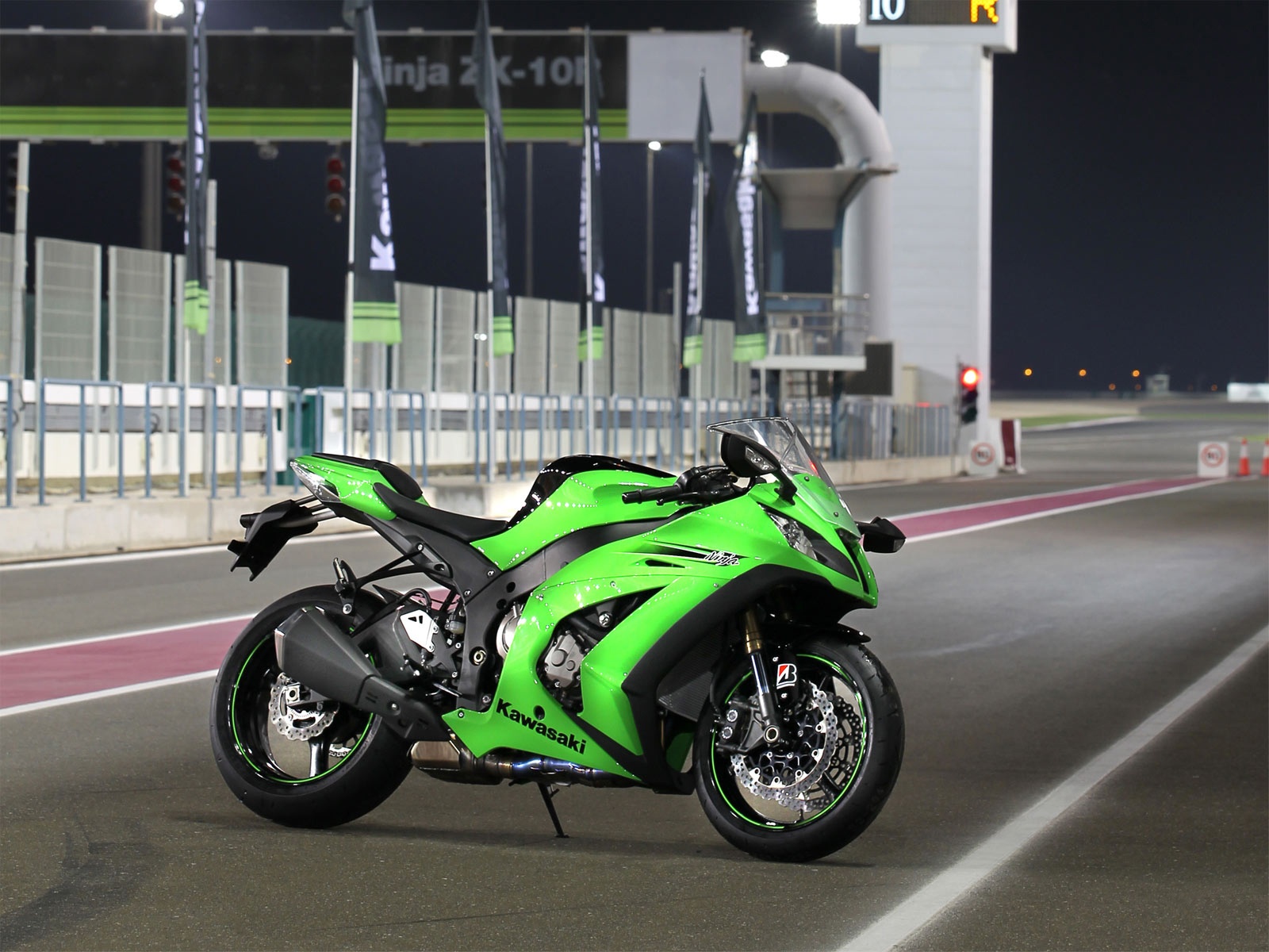 Green Kawasaki Ninja Zx 10r Bikes Hd Wallpaper - Ninja Bike Photo Hd - HD Wallpaper 
