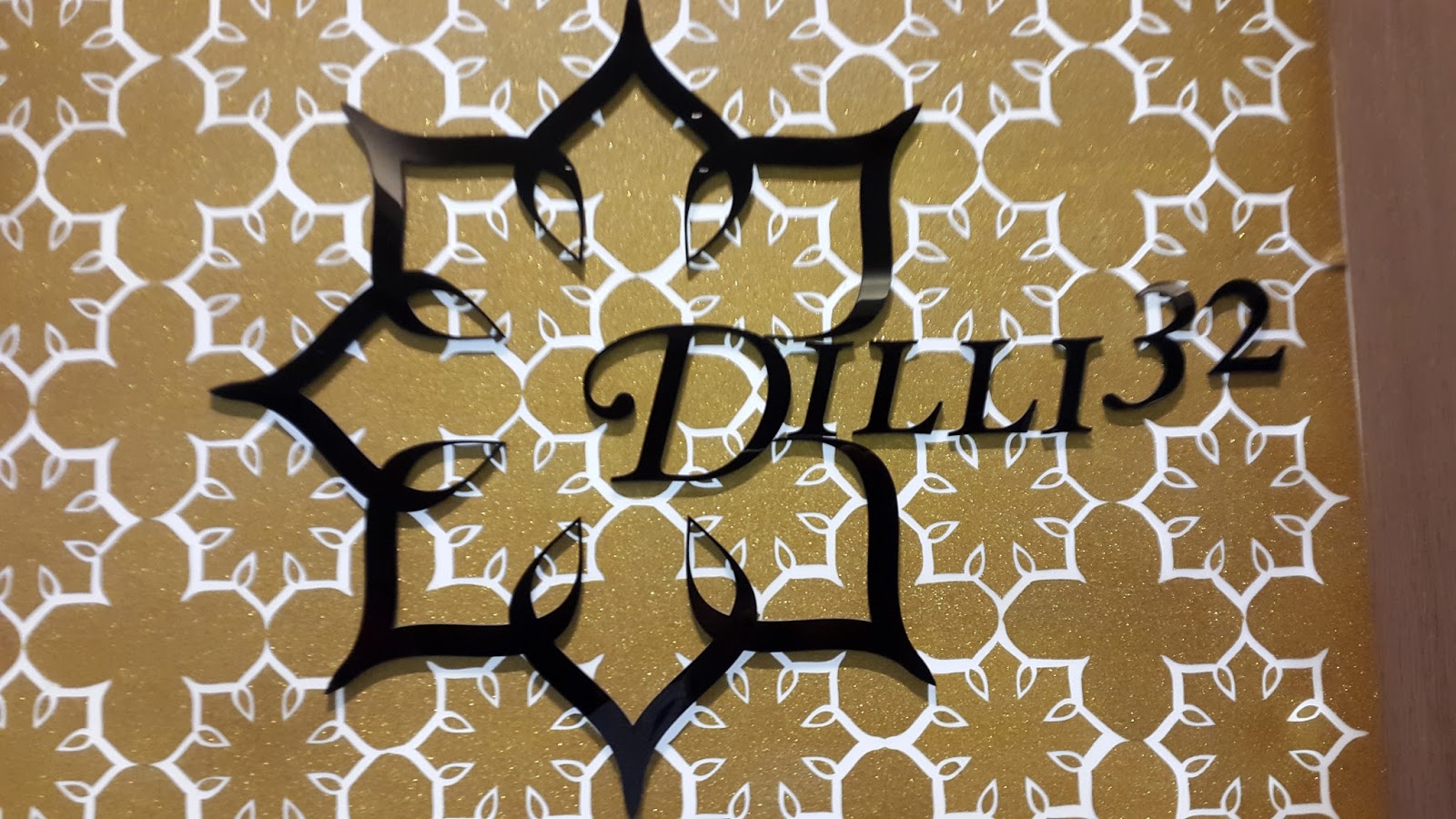 Journey Logo Wallpaper - Dilli32 Leela Ambience - HD Wallpaper 