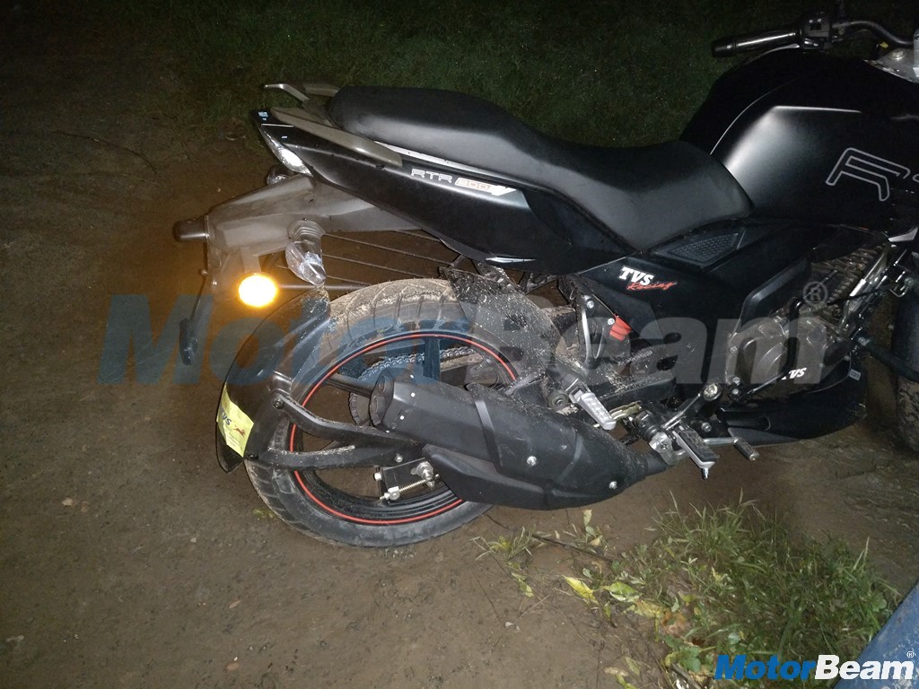 Tvs Apache Rtr 160 Spied With Apache Rtr 200 Body Seat - Motorcycle - HD Wallpaper 
