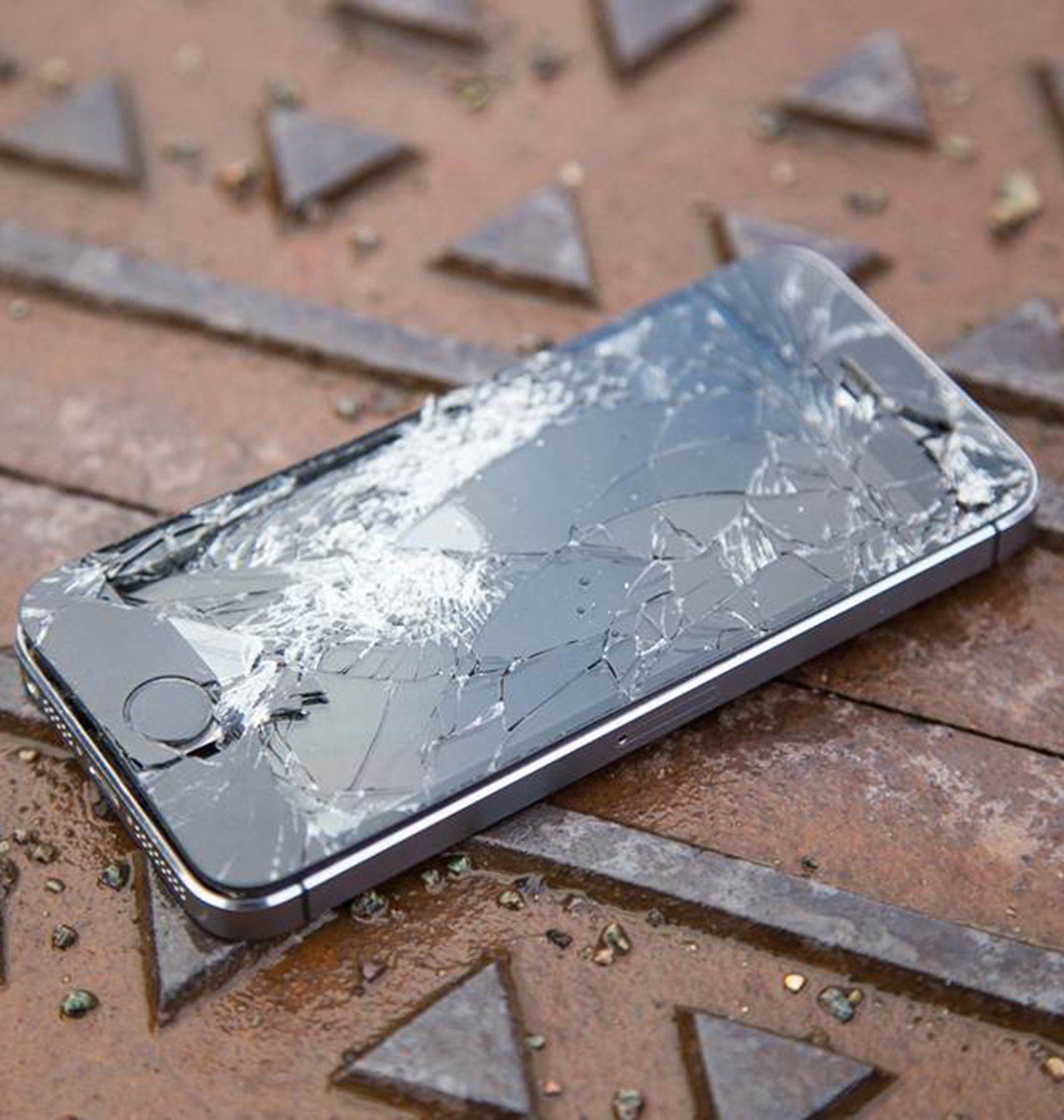 Broken Smartphone - HD Wallpaper 