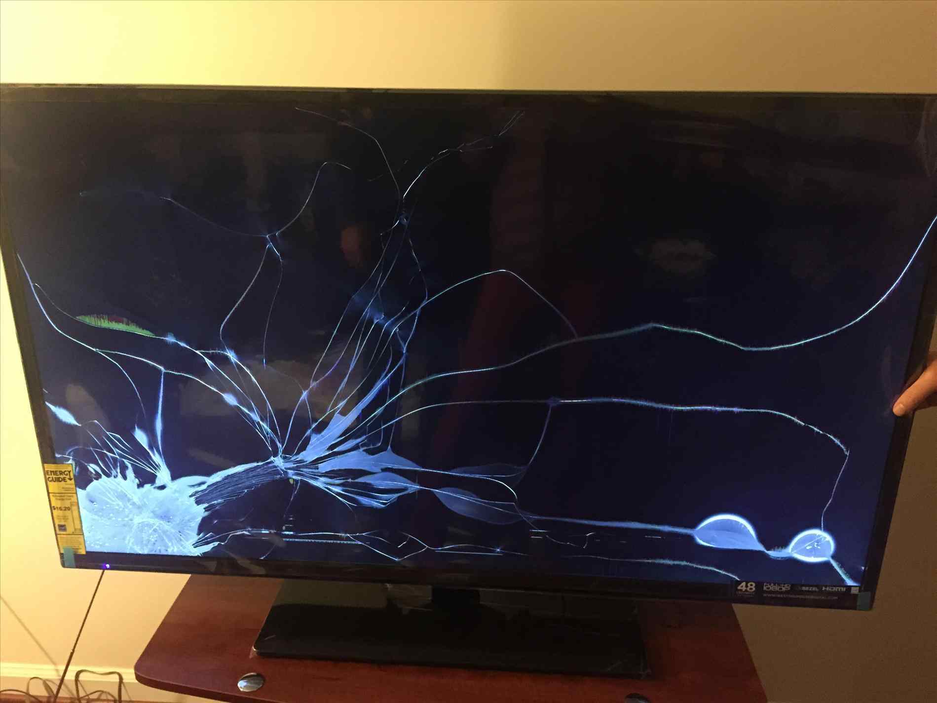 Aquos Lcd Youtube Destroying Crack In Lcd Tv Screen - Broken Big Screen Tv - HD Wallpaper 