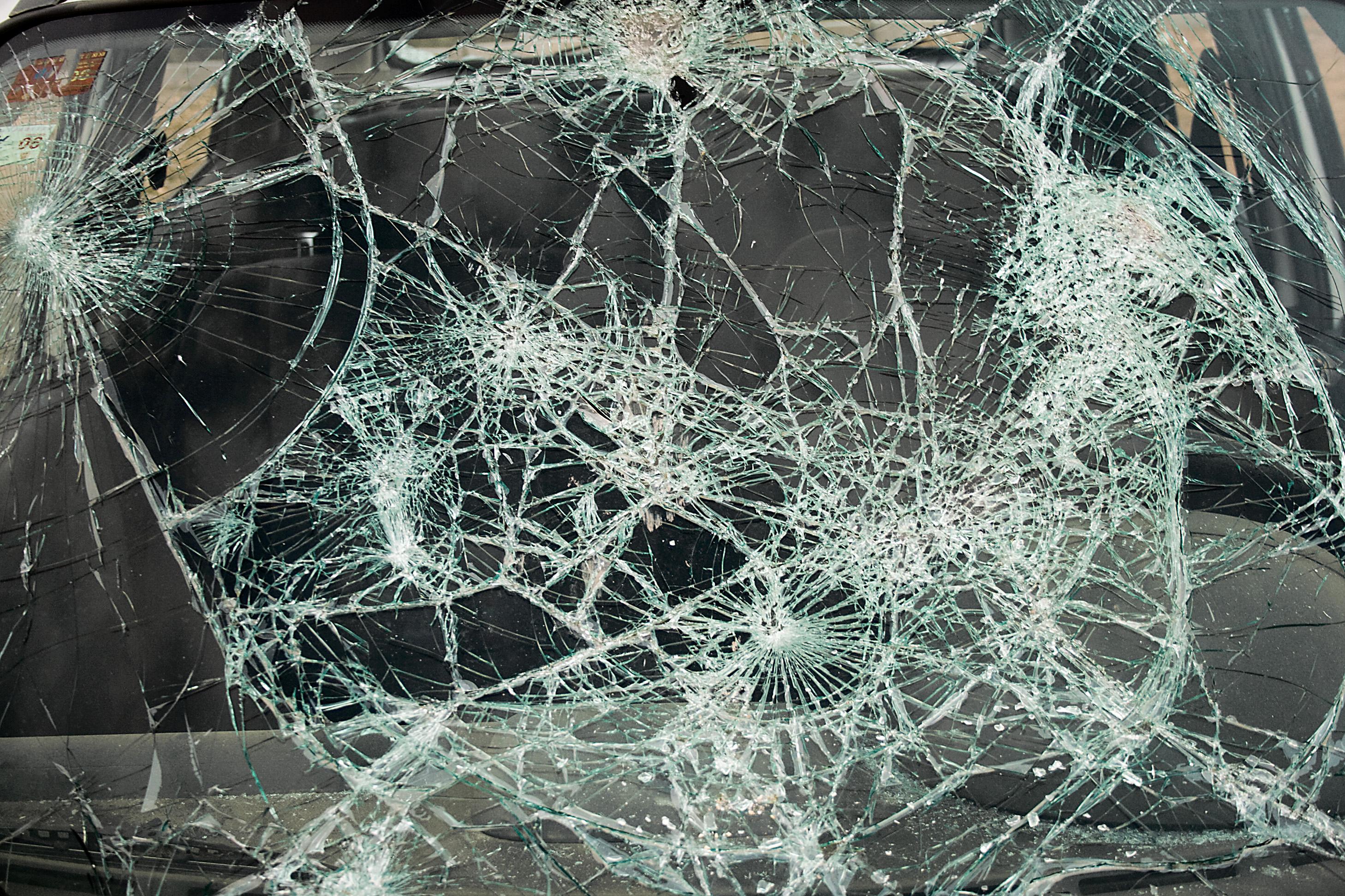 Realistic Broken Screen Wallpaper - High Resolution Cracked Screen Realistic - HD Wallpaper 