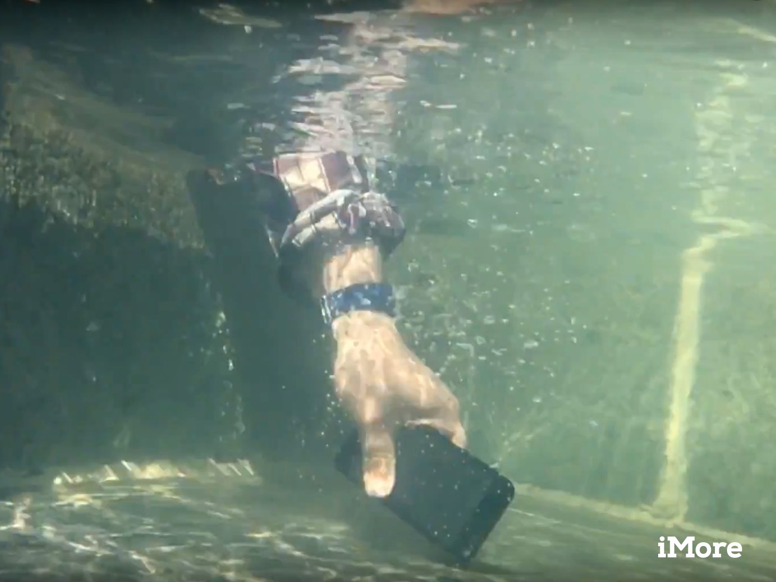 Iphone X Fell In Water - HD Wallpaper 