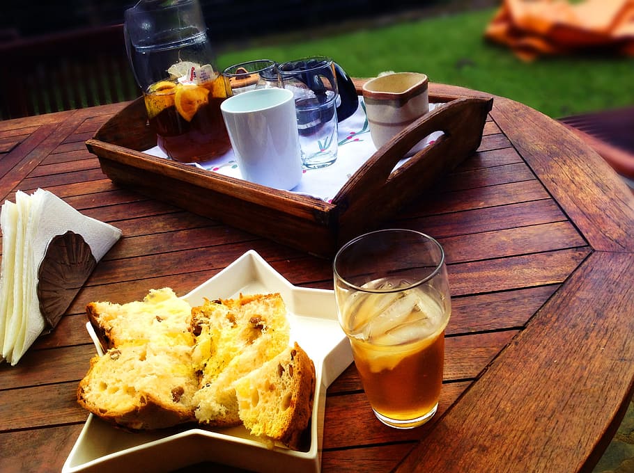 Clear Drinking Glass On Brown Wooden Tray, Break, Tea, - Breakfast - HD Wallpaper 
