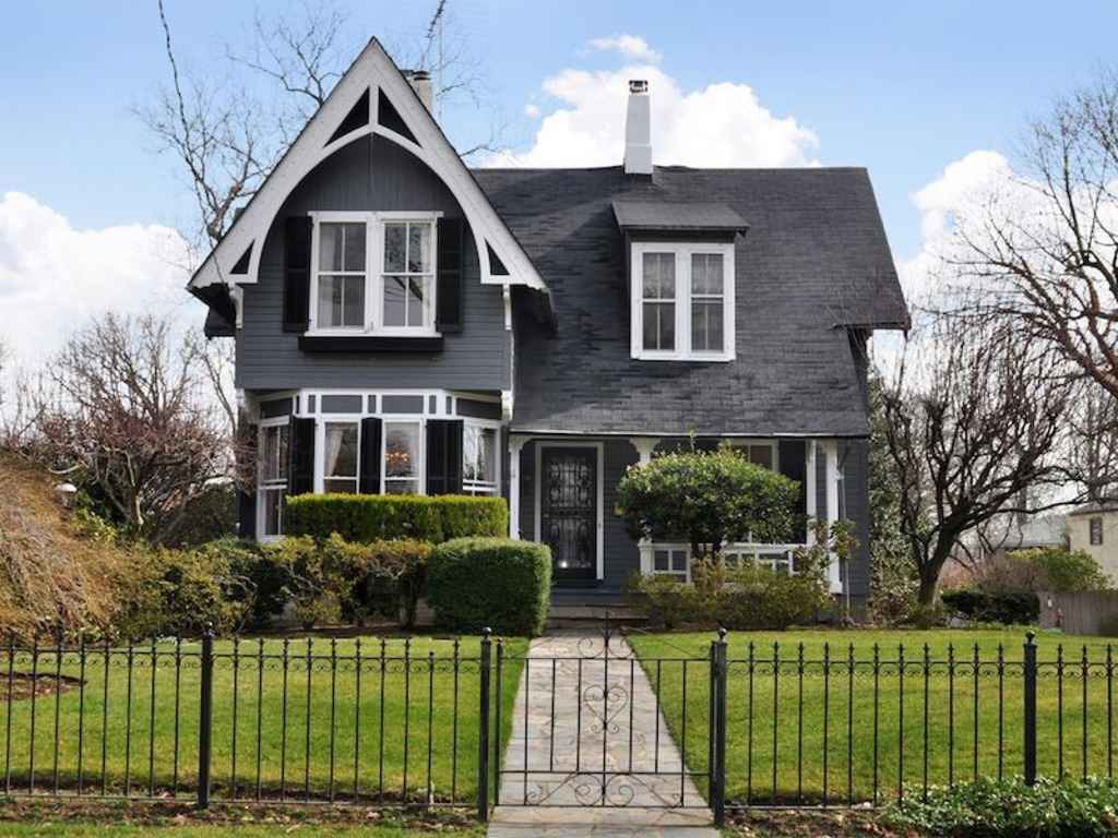 Modern Black Victorian House - HD Wallpaper 