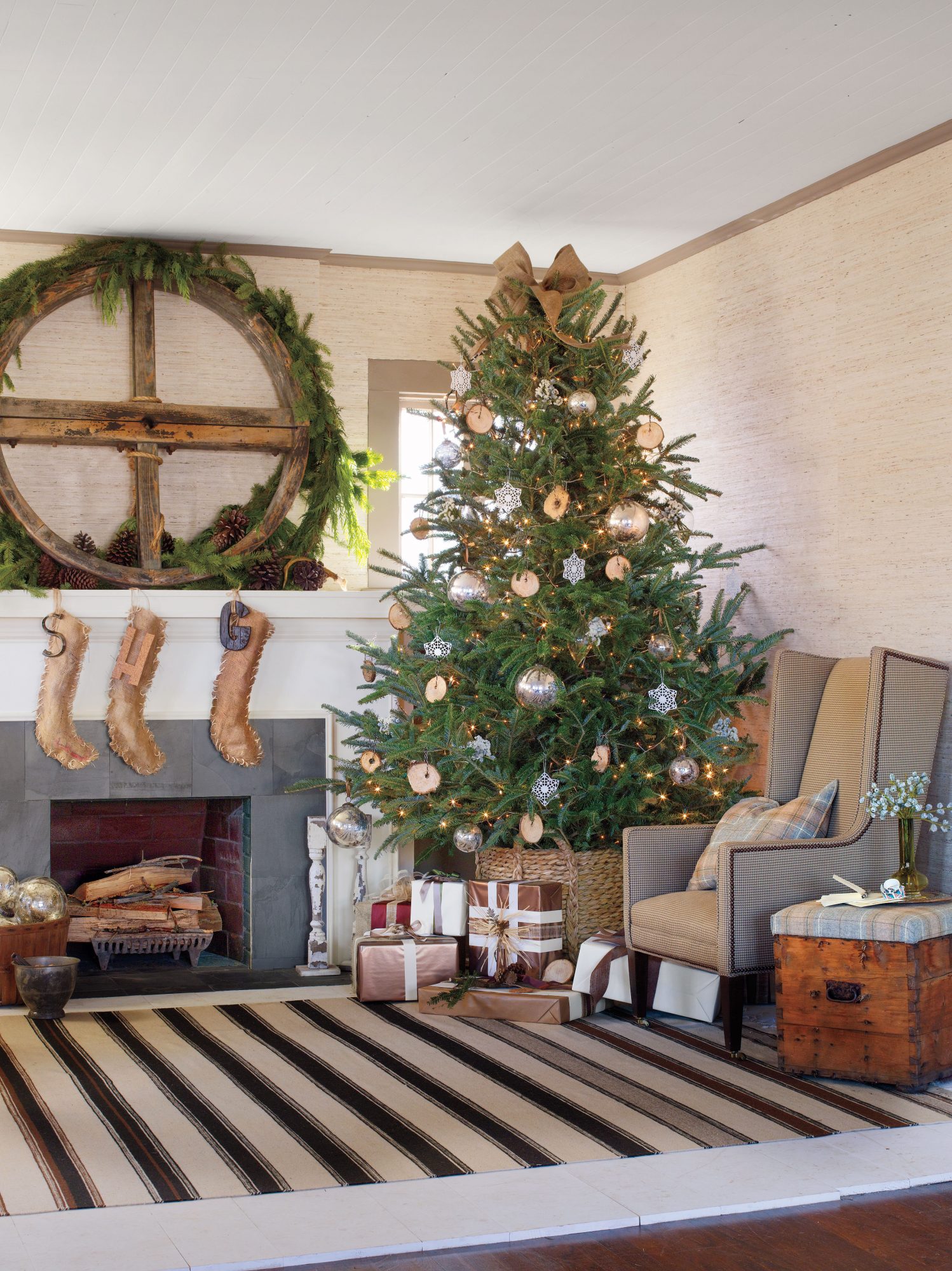 Rustic Christmas Decorations - HD Wallpaper 