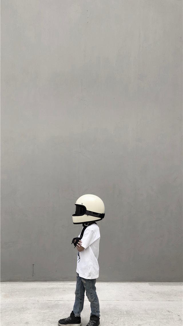 Helmet Boy Iphone Wallpaper - Helmet Wallpaper Iphone - HD Wallpaper 