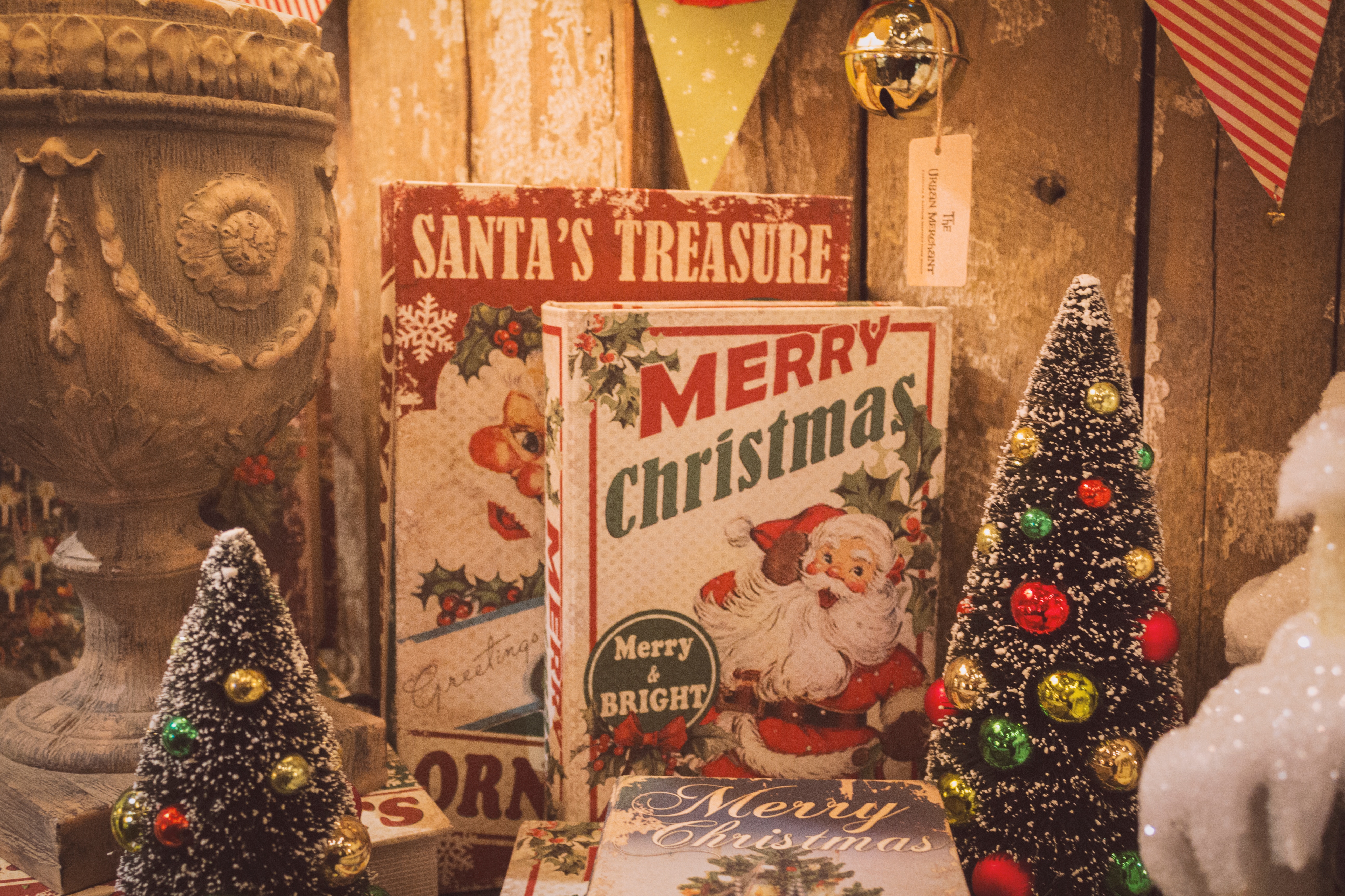 Christmas Decorations Wallpaper - HD Wallpaper 