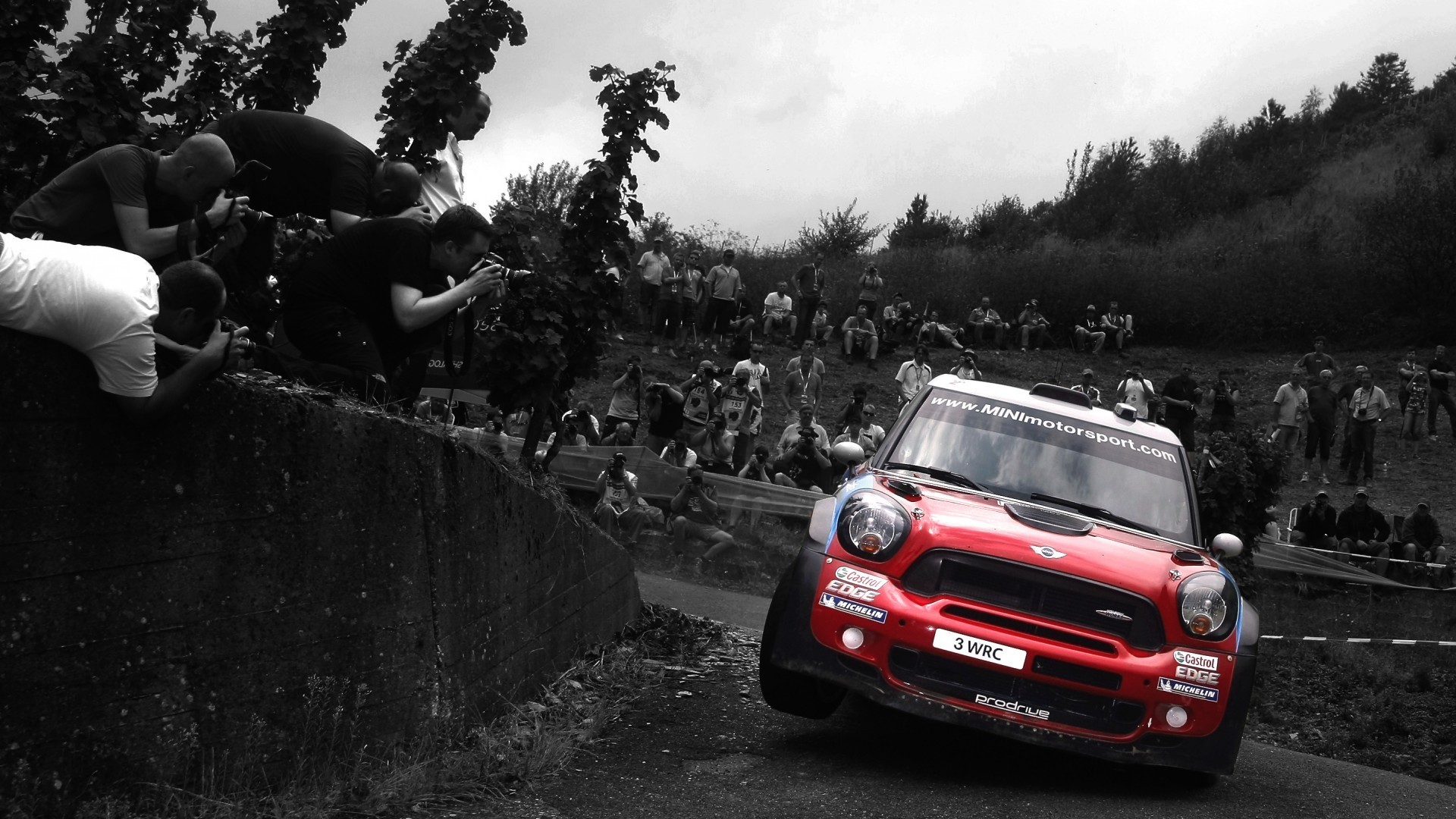Mini Cooper In Race Hd Wallpaper - Mini Countryman - HD Wallpaper 