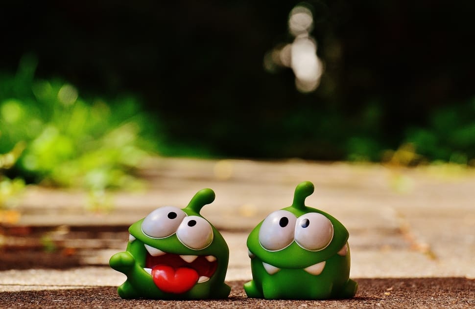 2 Green Monster Figurine Preview - วอ เปอร์ เปอร์ คอม สวย ๆ - HD Wallpaper 