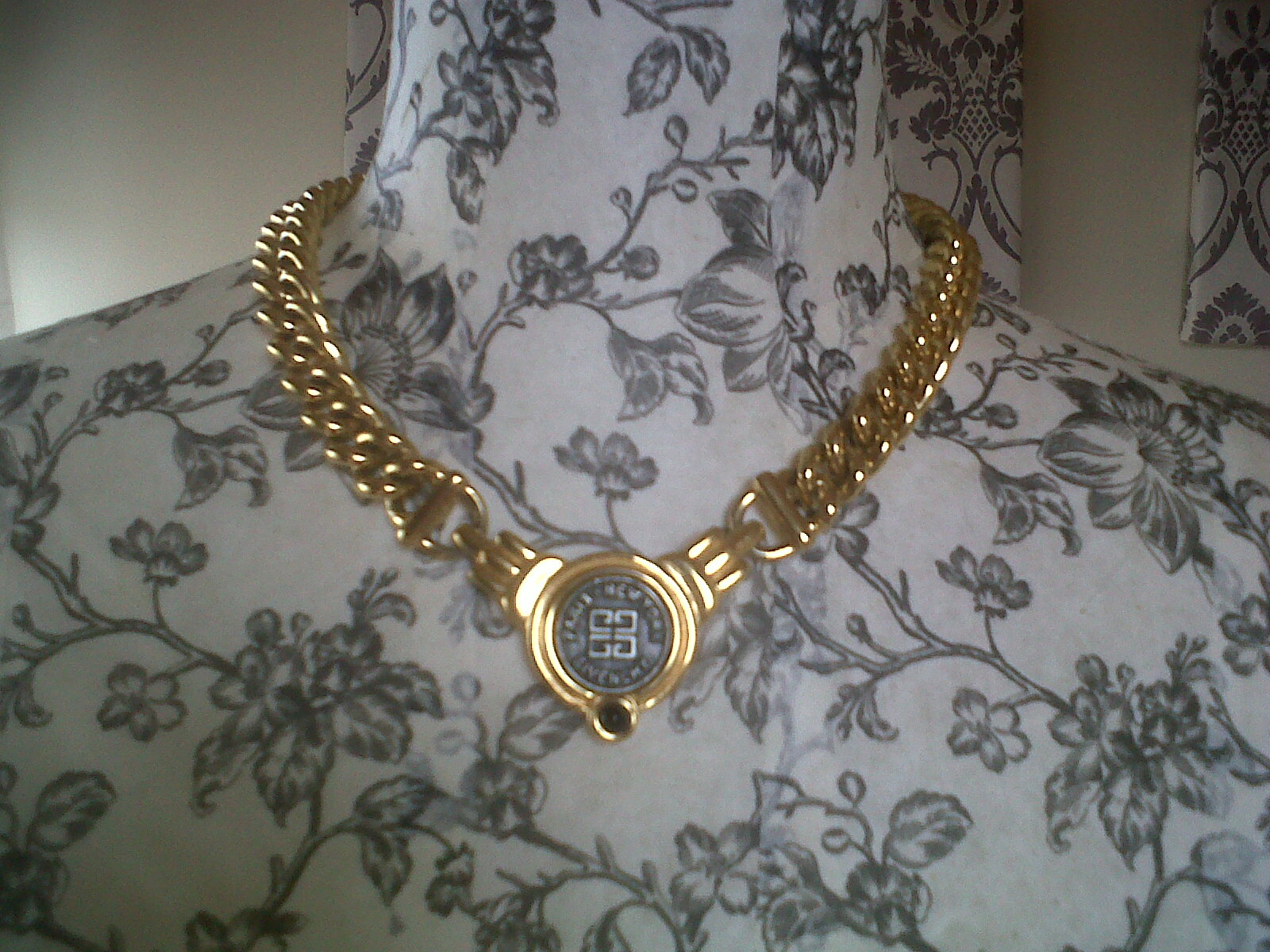 Vintage Givenchy Lion Necklace - HD Wallpaper 