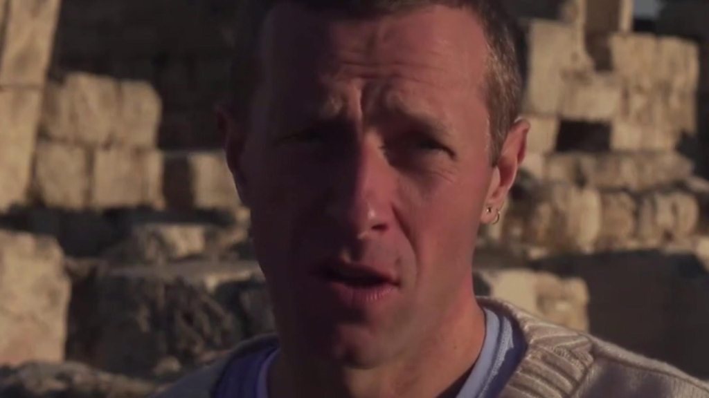 Chris Martin Everyday Life - HD Wallpaper 