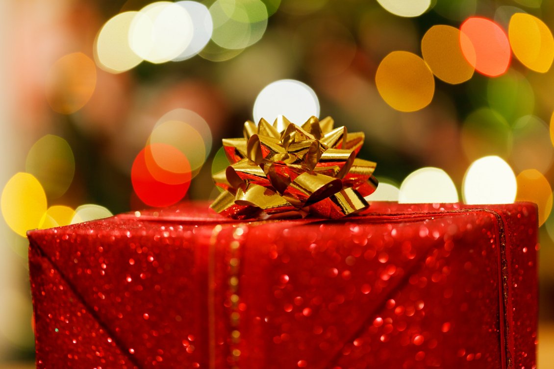 Download Wallpaper Wonderful Golden Ribbon On A Red - Xmas Present - HD Wallpaper 