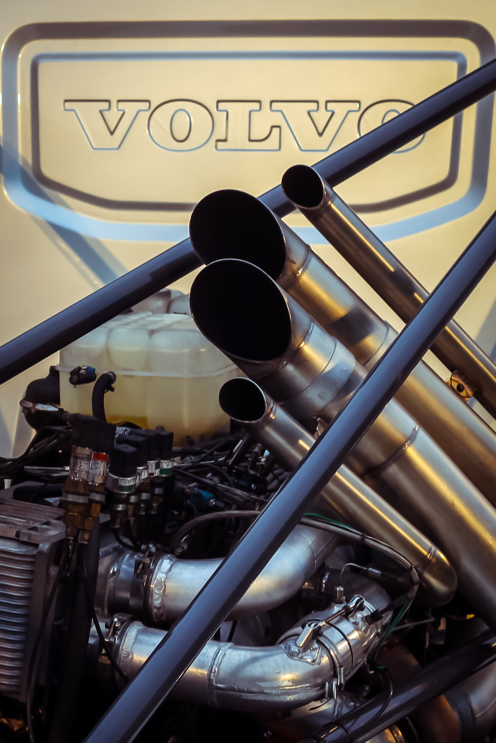 Volvo Wallpaper Iphone - HD Wallpaper 