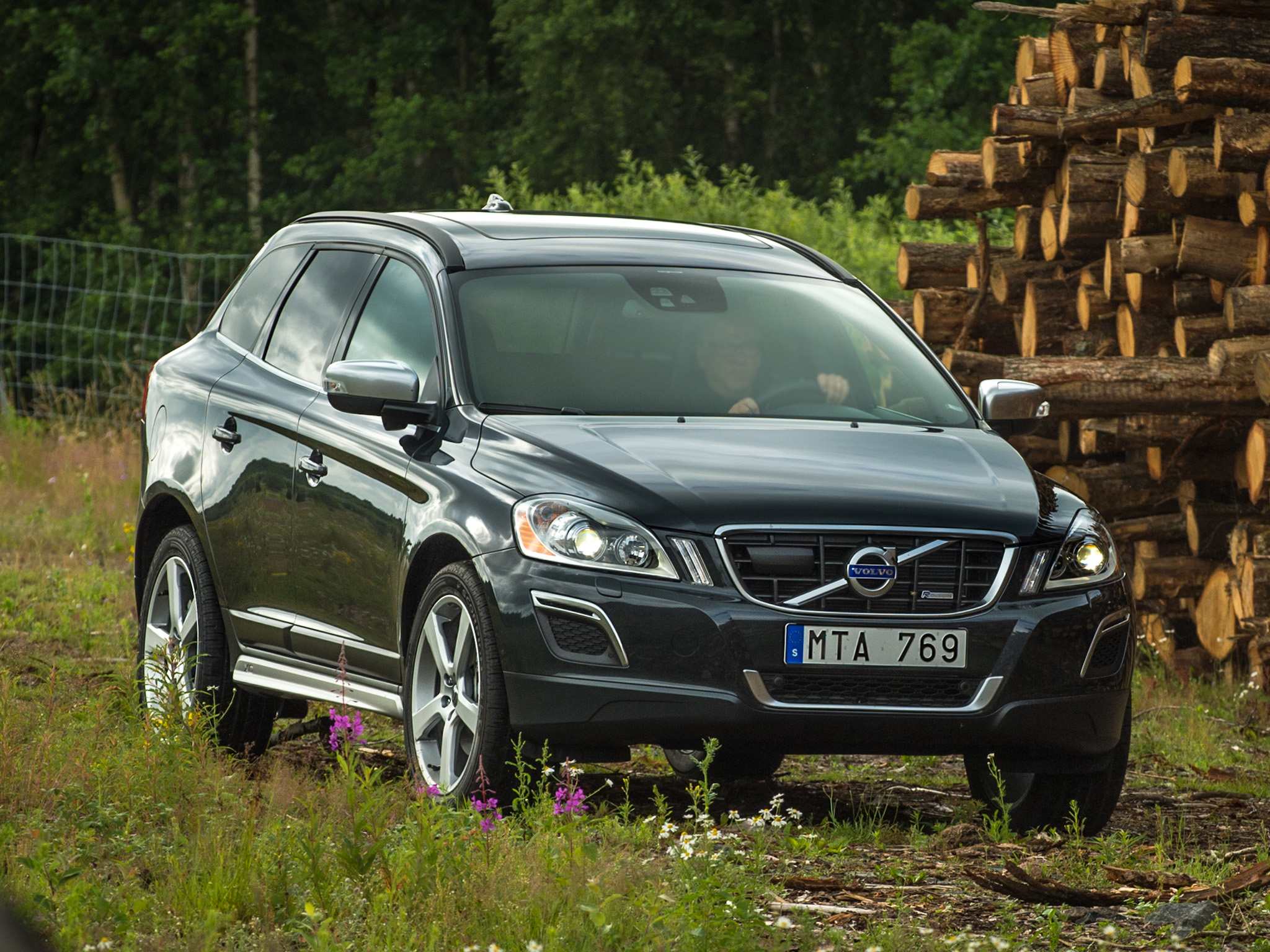 Volvo Xc60 Photo - Volvo Xc60 2009 Noir R Design - HD Wallpaper 