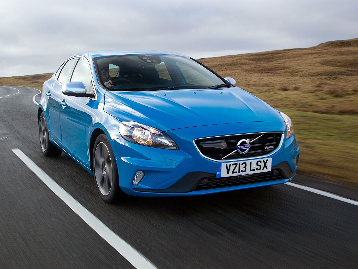 Volvo V40 Light Blue - HD Wallpaper 