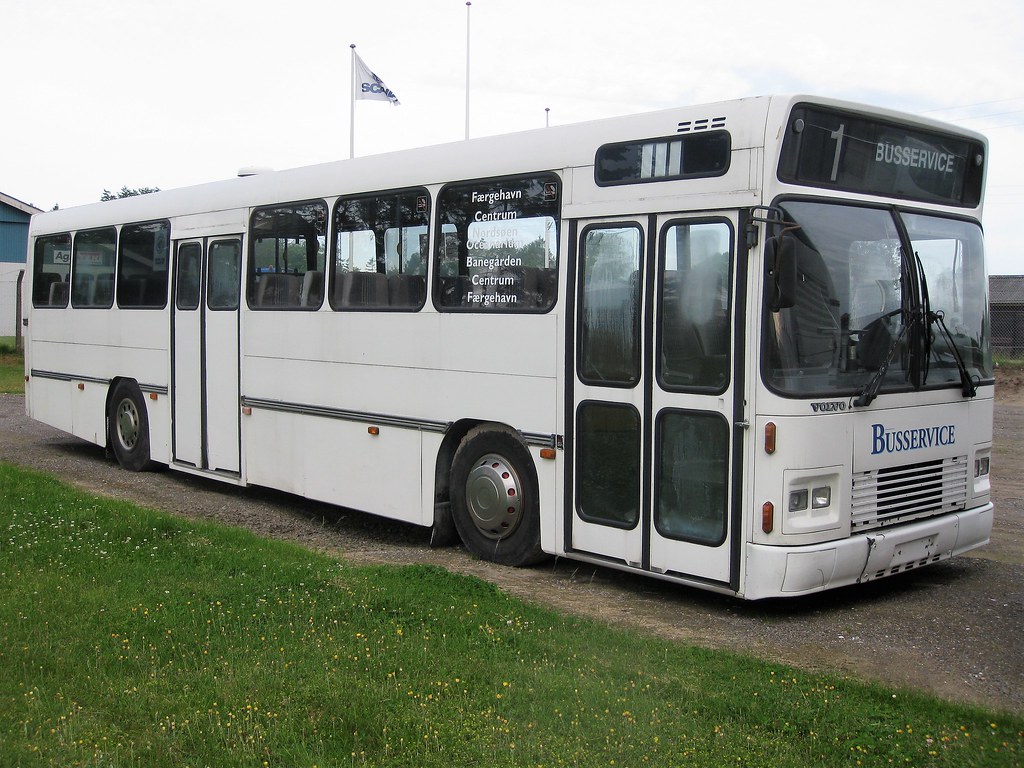 Airport Bus - HD Wallpaper 