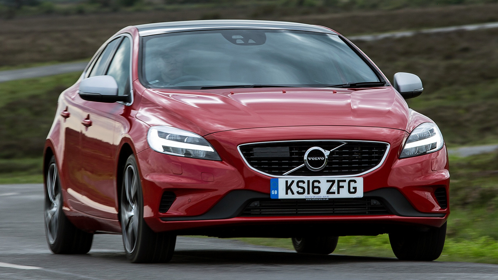 Volvo V40 Fusion Red - HD Wallpaper 