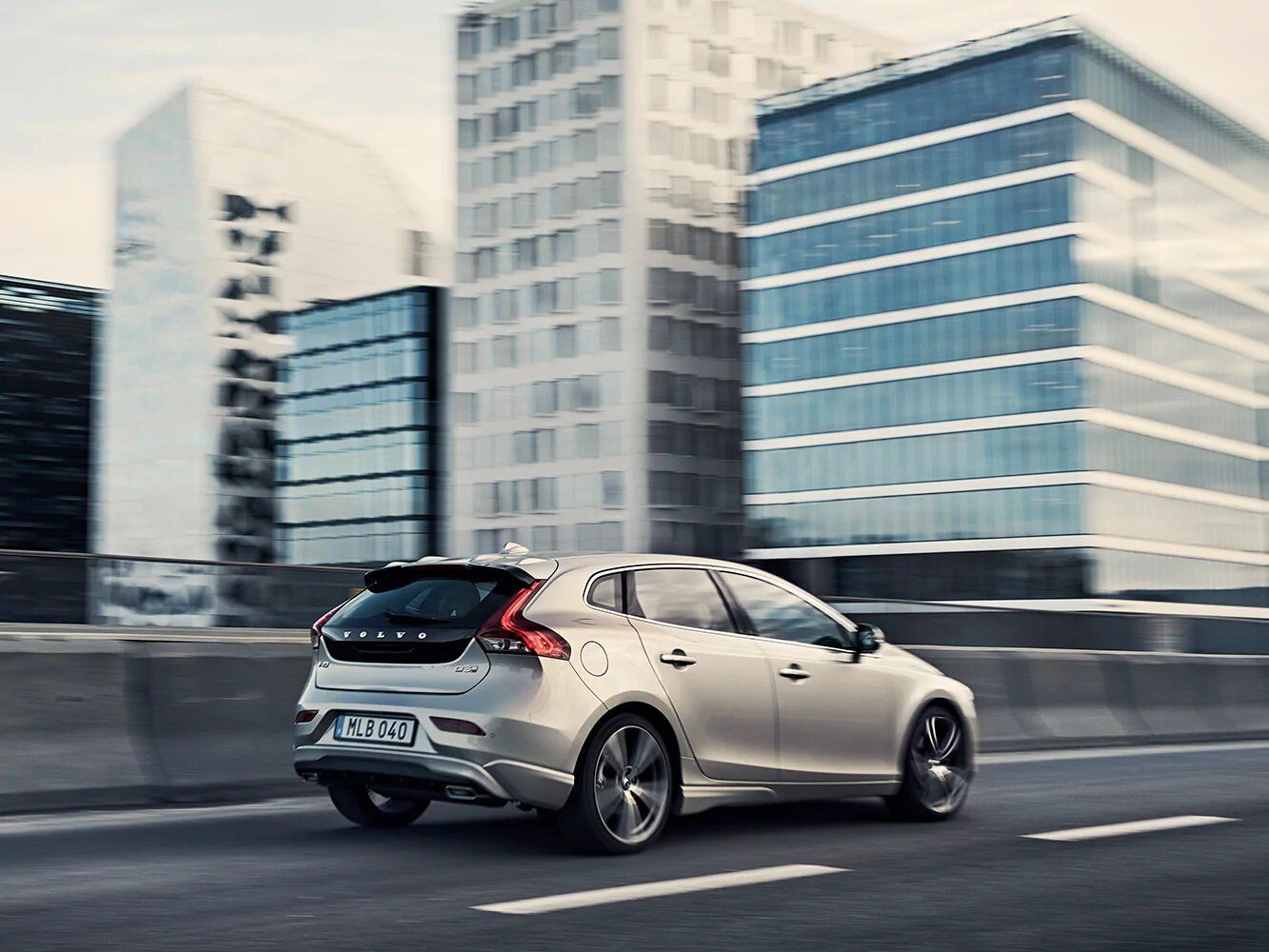Volvo V40 - HD Wallpaper 