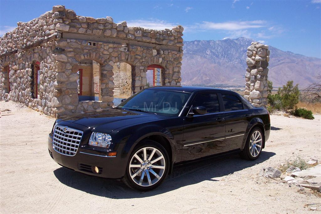 Chrysler 300 - HD Wallpaper 