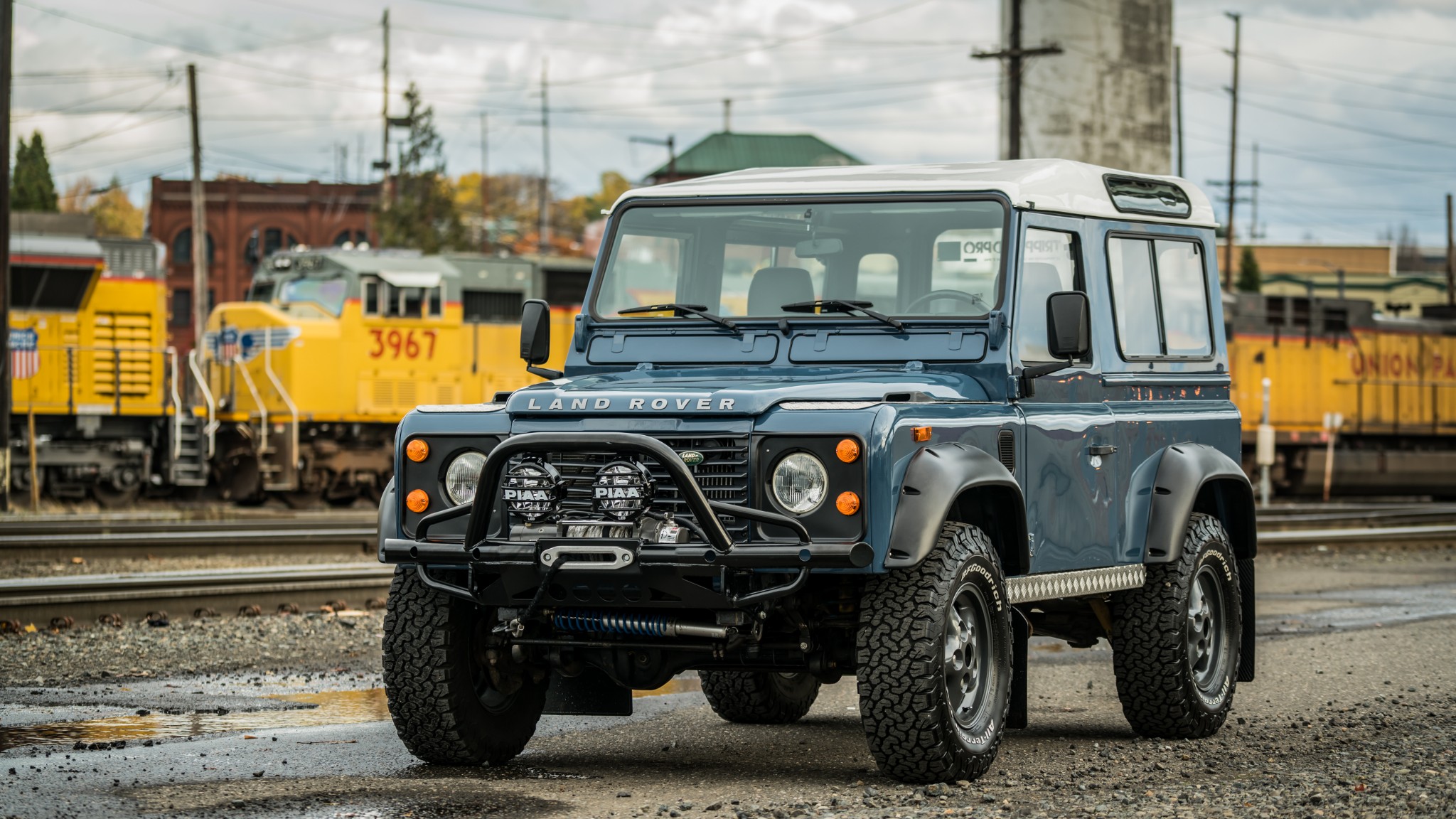 Land Rover Defender Official - HD Wallpaper 