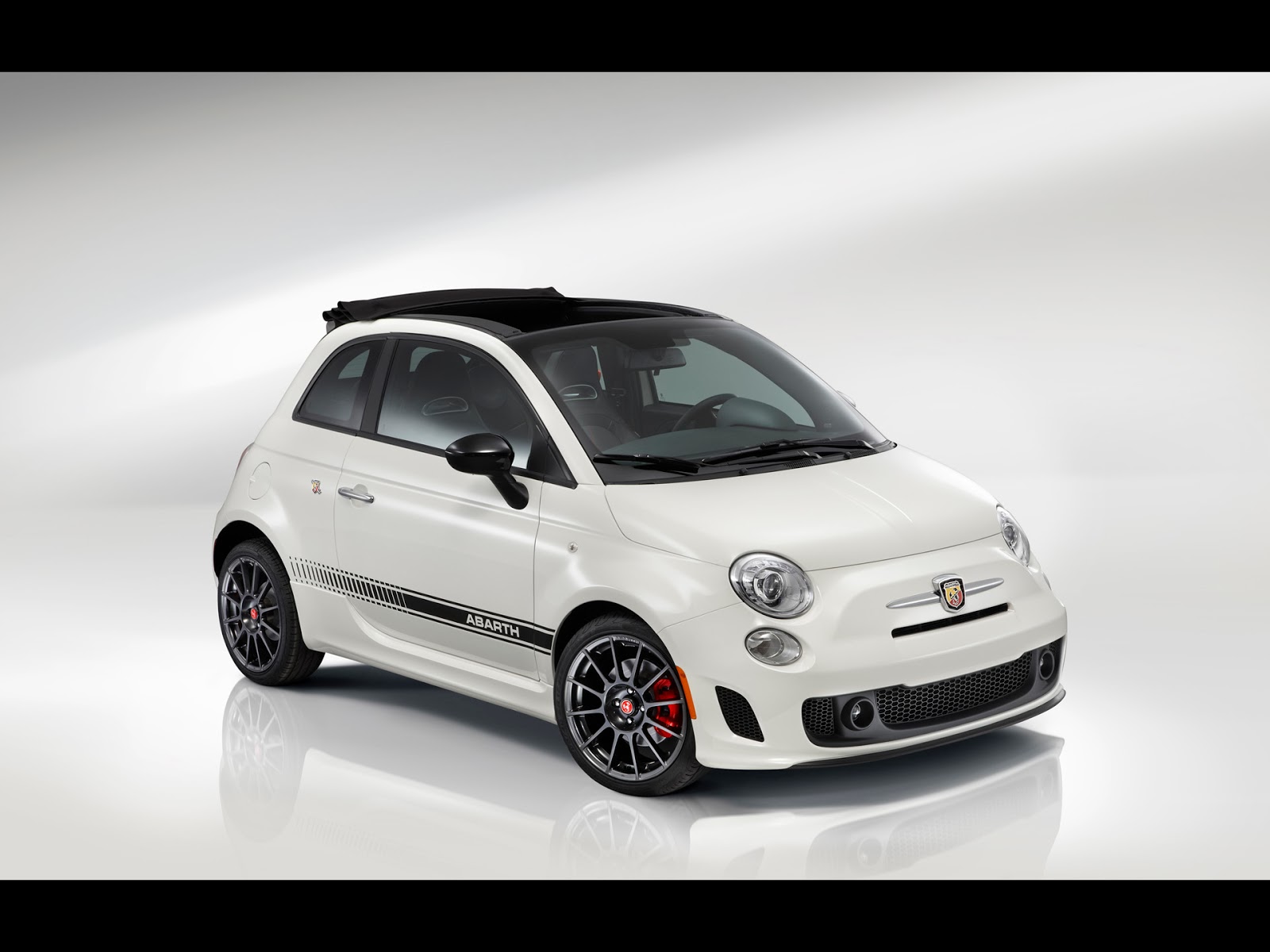Download Wallpaper White Fiat 500 Abarth, Download - Abarth 500 Oz Wheels - HD Wallpaper 