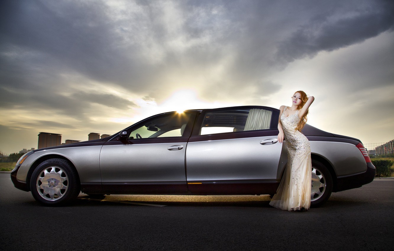 Photo Wallpaper Auto, Look, Girls, Asian, Beautiful - Maybach - HD Wallpaper 