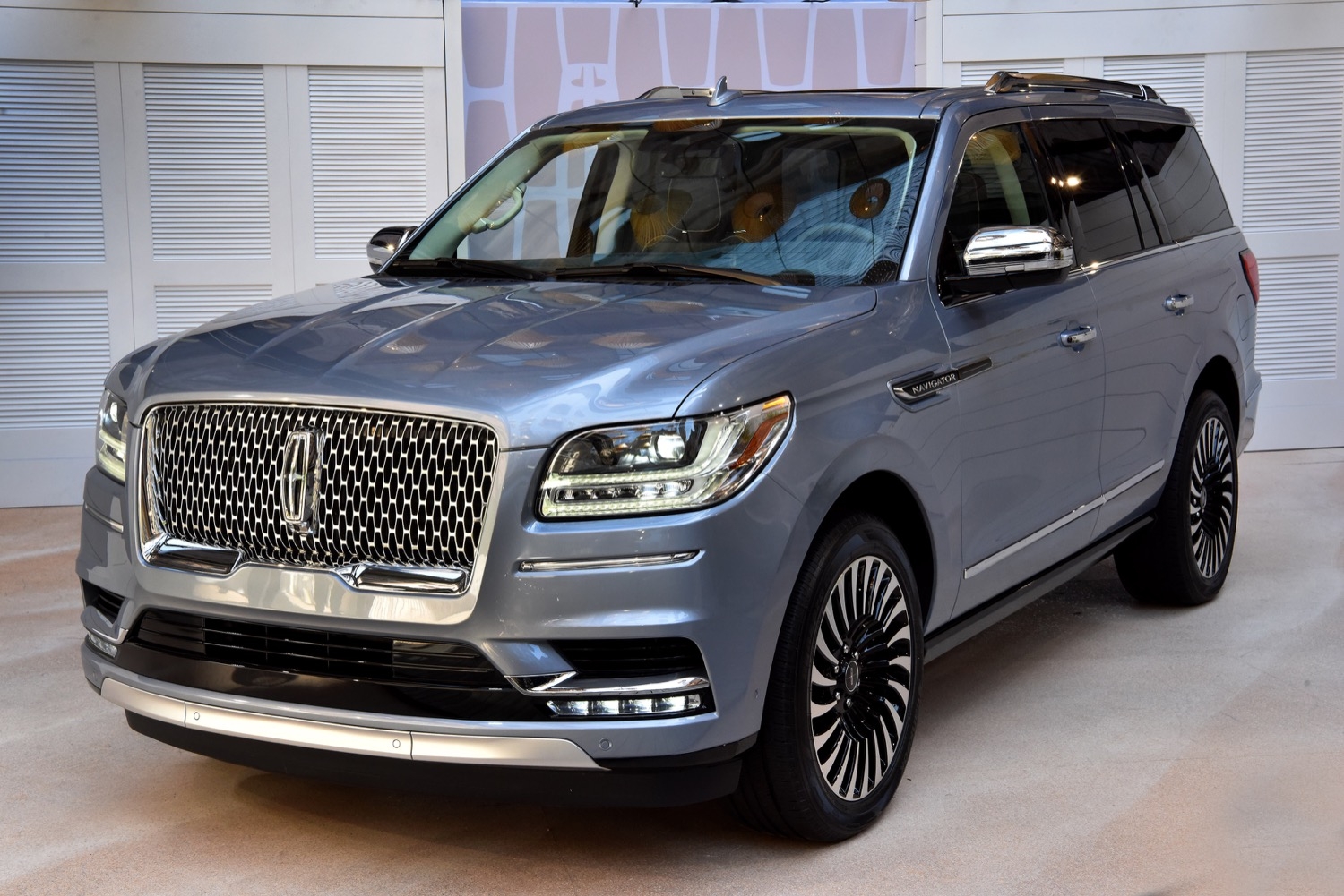 2019 Lincoln Navigator Interior Hd Wallpaper - 2019 Lincoln Aviator Price - HD Wallpaper 
