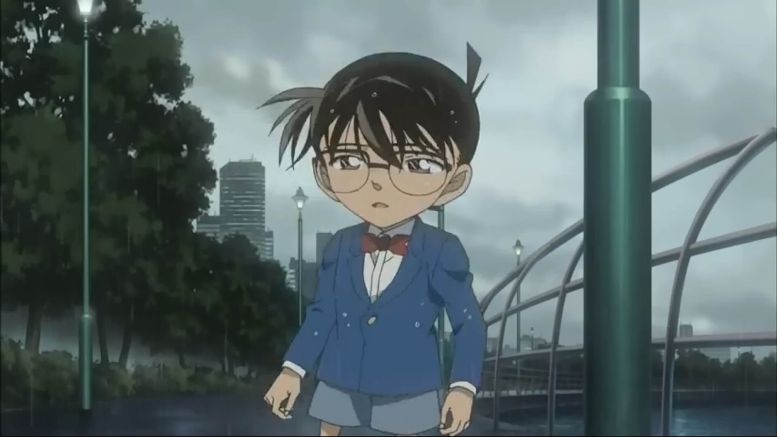 Conan Looking Downcast In The Rain At A Playground - Detective Conan And Doraemon - HD Wallpaper 