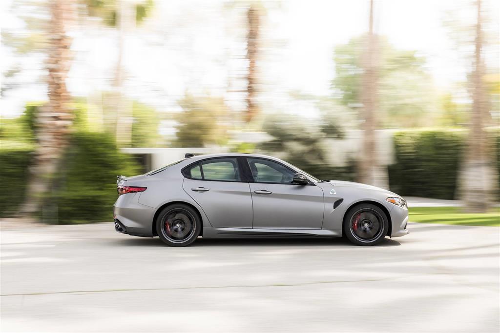 Sports Sedan - HD Wallpaper 