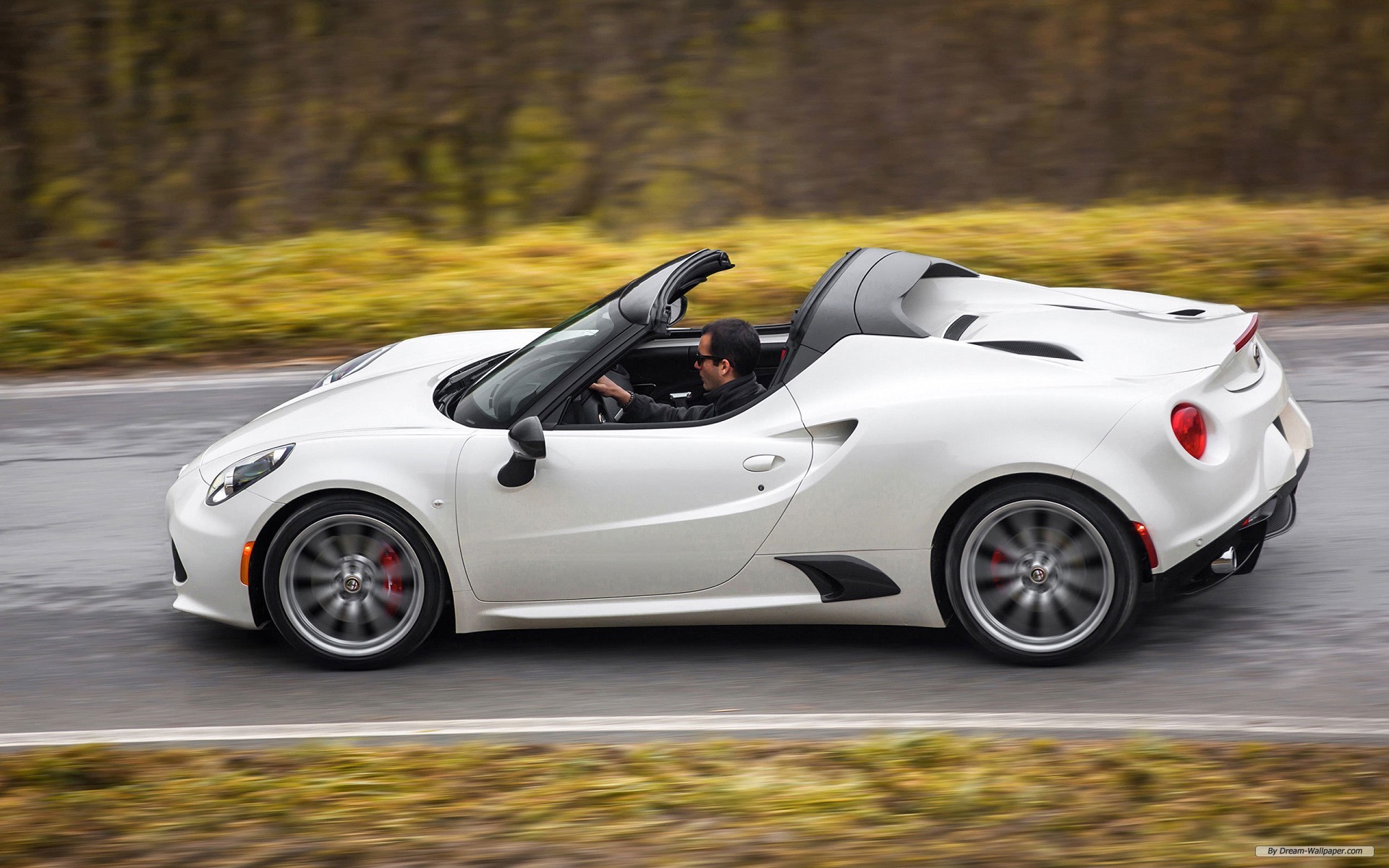 Free Auto Wallpaper - Alfa Romeo 4c Coupe Convertible - HD Wallpaper 