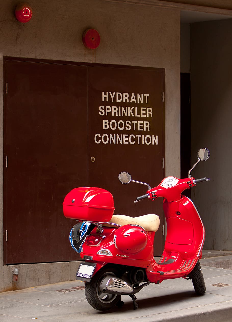 Australien, Melbourne, Flinders Lane, Hydrant, Sprinkler, - Vespa - HD Wallpaper 