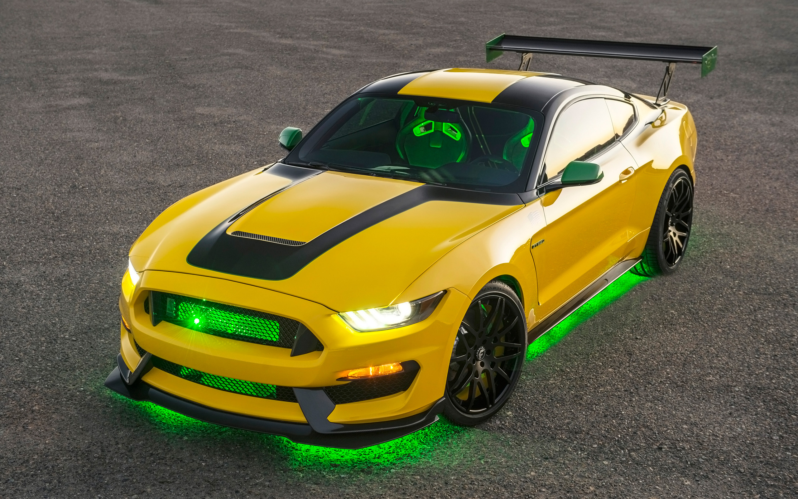 Ford Shelby Gt Mustang Ole Yeller Wallpaper - Custom Ford Mustang Gt350r - HD Wallpaper 