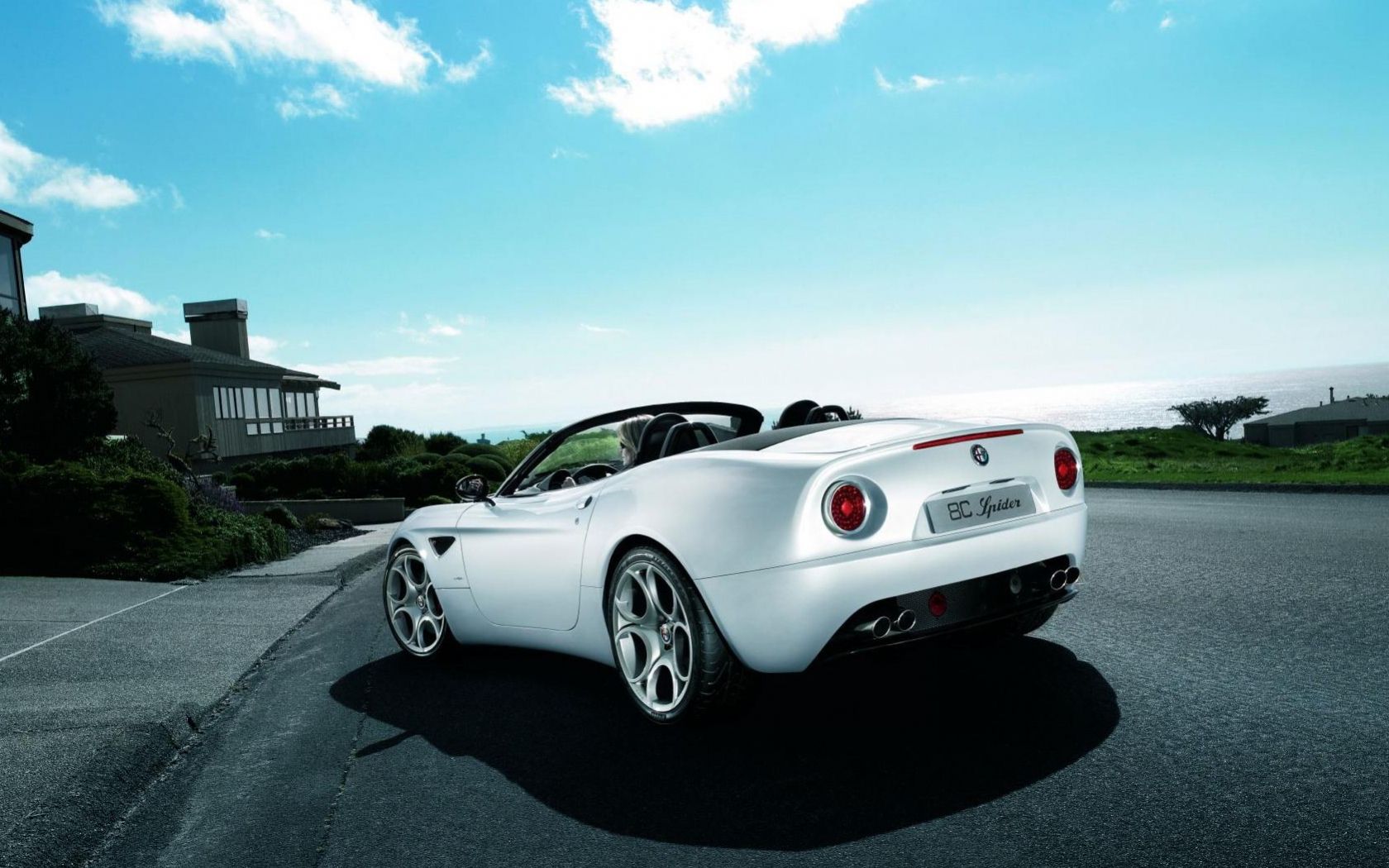 Alfa Romeo 8c Spider - HD Wallpaper 