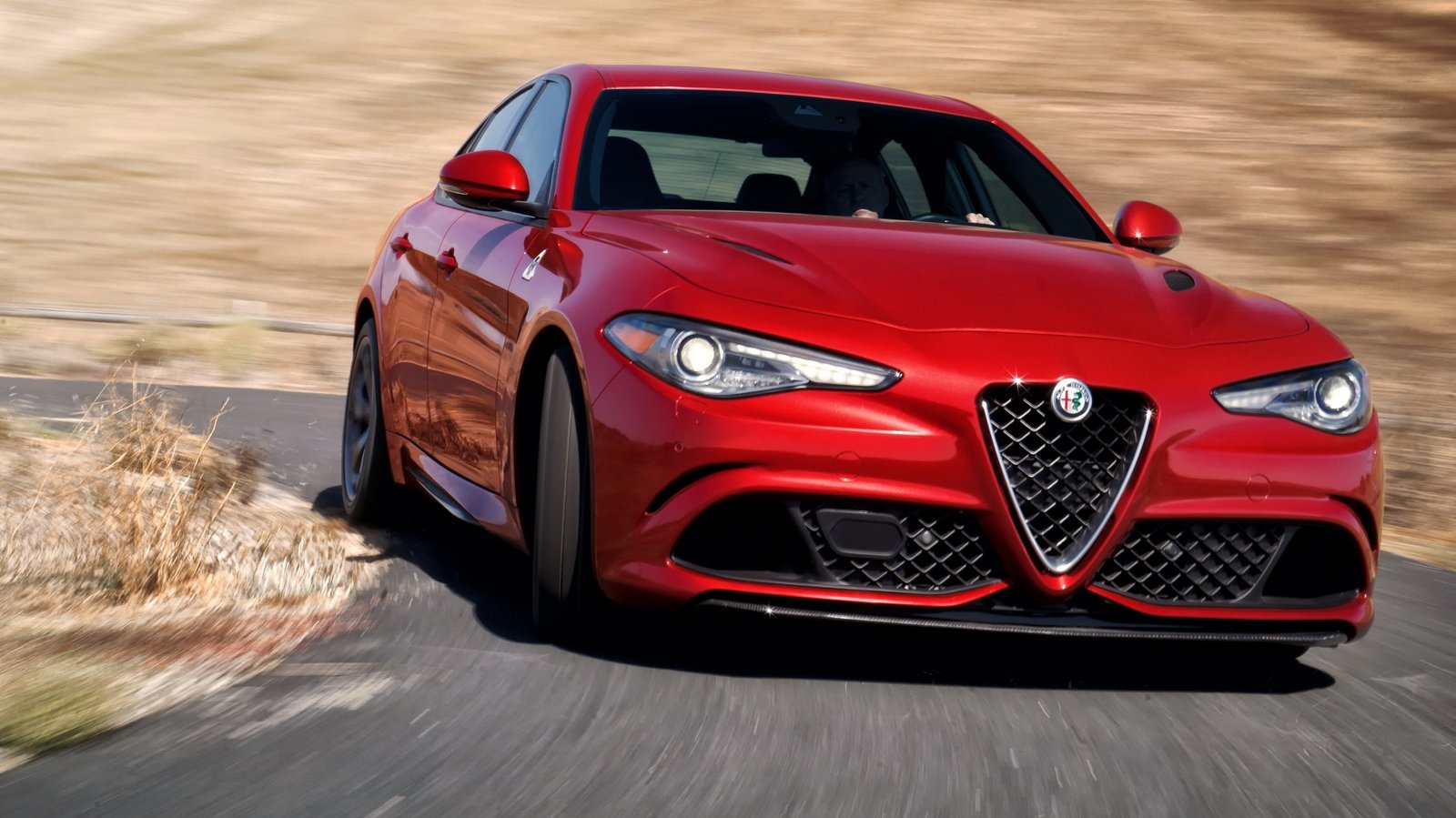 2018 Alfa Romeo Giulia - HD Wallpaper 