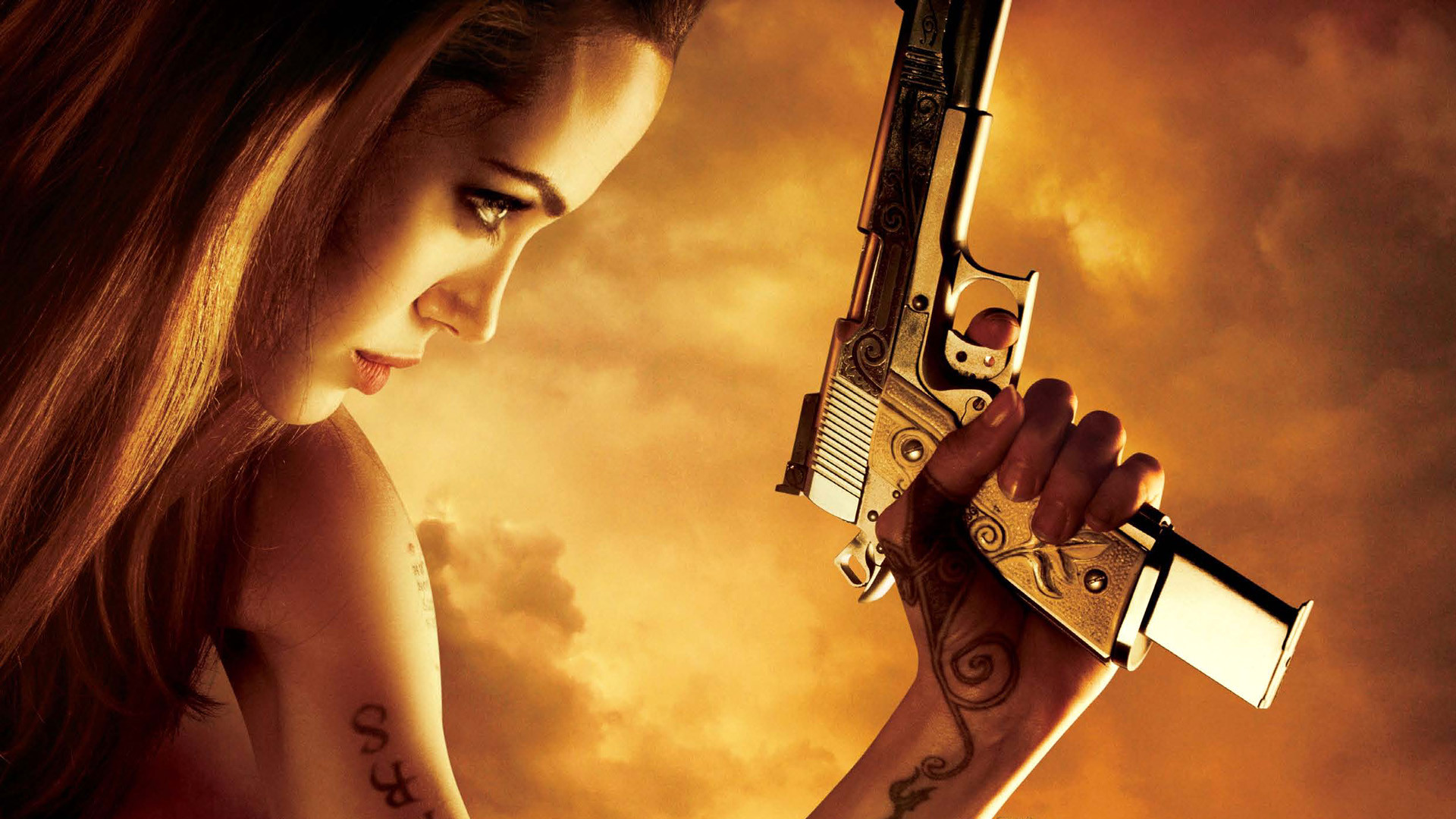 Angelina Jolie Wanted Wallpaper - Angelina Jolie Wanted Hand Tattoo - HD Wallpaper 