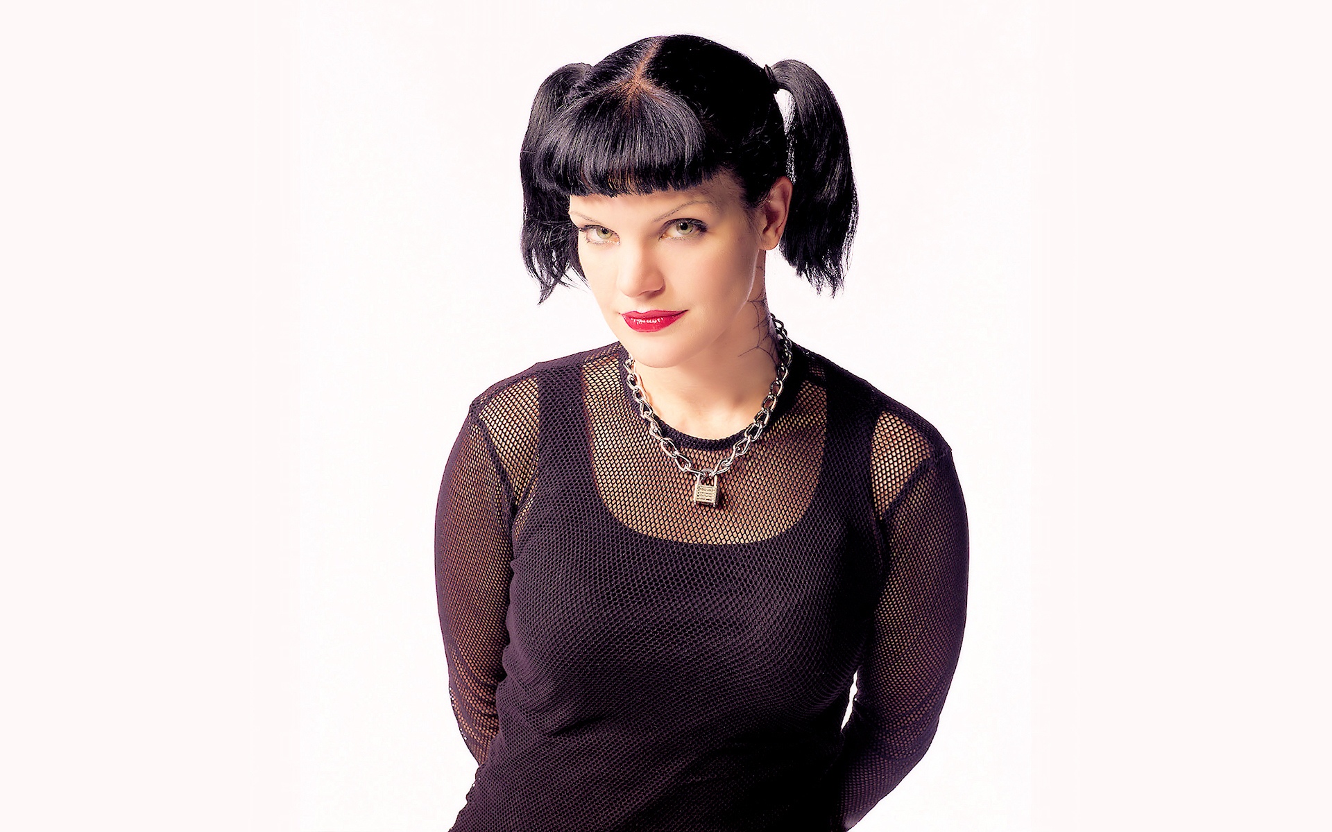 Pauley Perrette - HD Wallpaper 