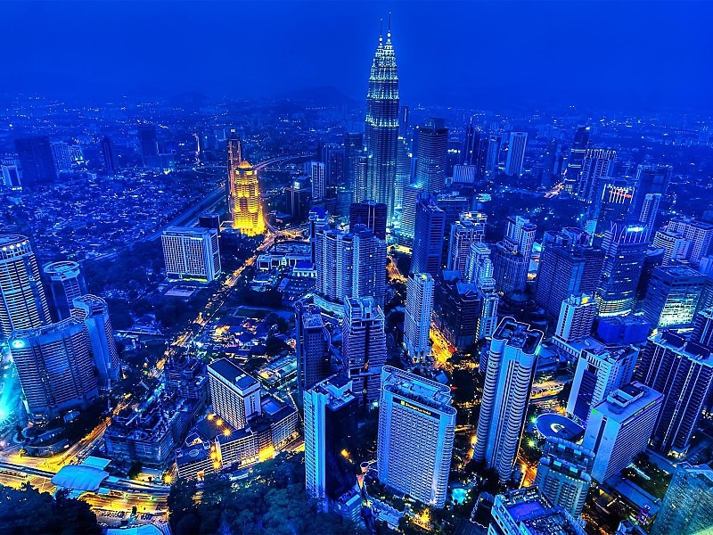 Beautiful City Evening Lights Wallpaper - Building Skyline Blue At Night - HD Wallpaper 