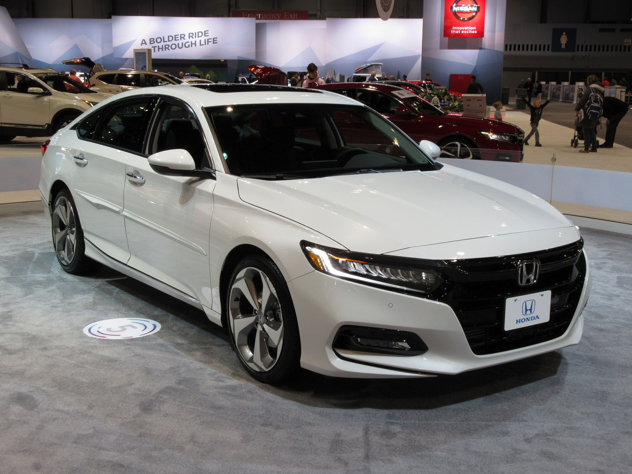 2018 Honda Accord White - HD Wallpaper 